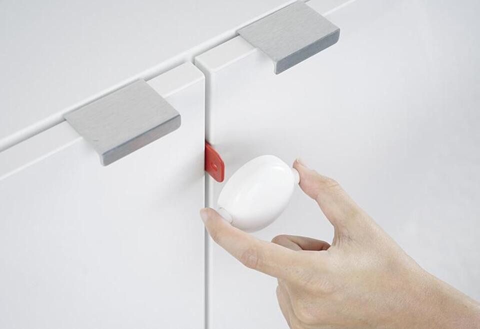 Reer Kindersicherung Schrankschloss für Doppeltüren Kunststoff 12x9,7 cm we günstig online kaufen