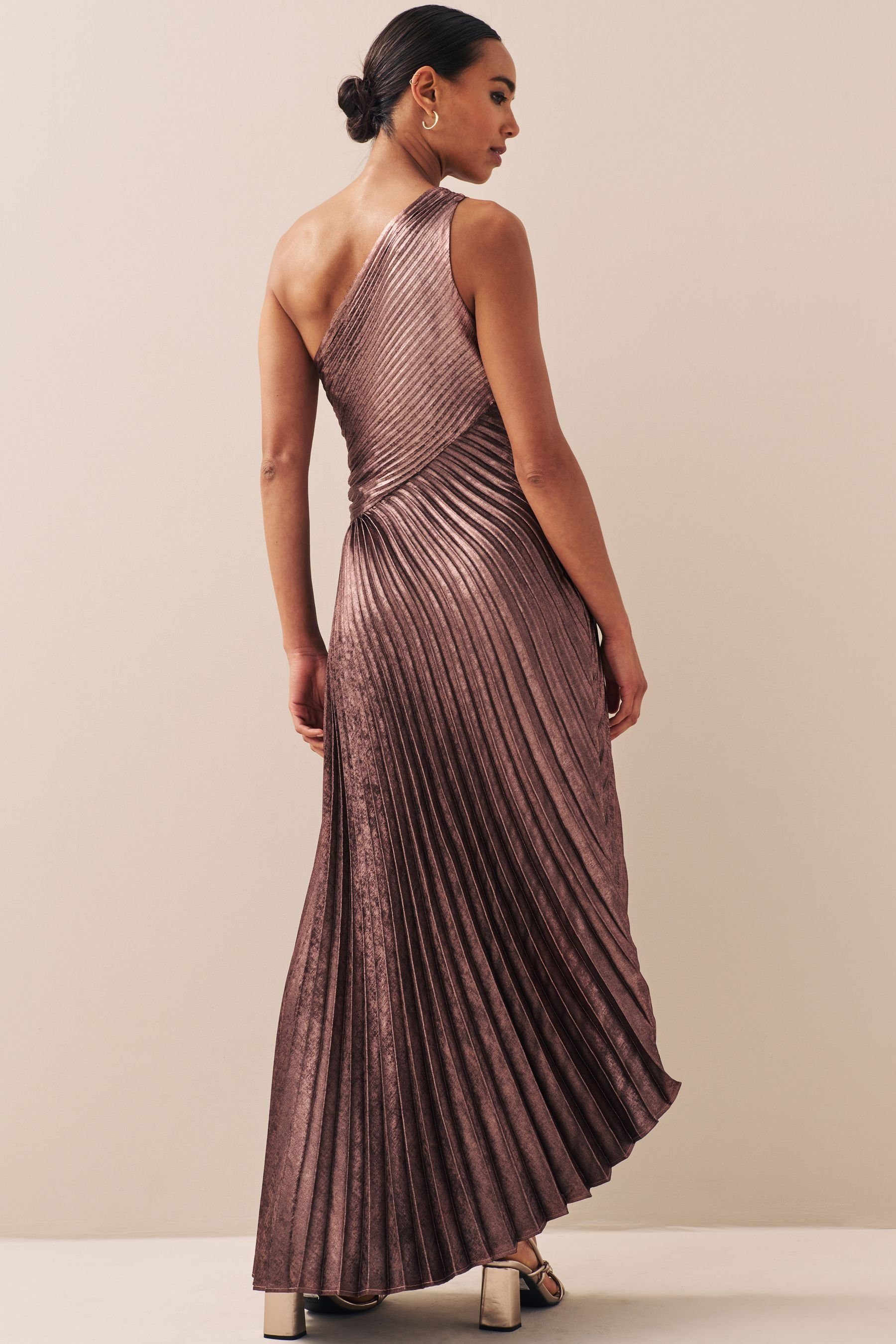 Next Midikleid Plissiertes, einschulteriges Metallic-Midikleid (1-tlg) günstig online kaufen