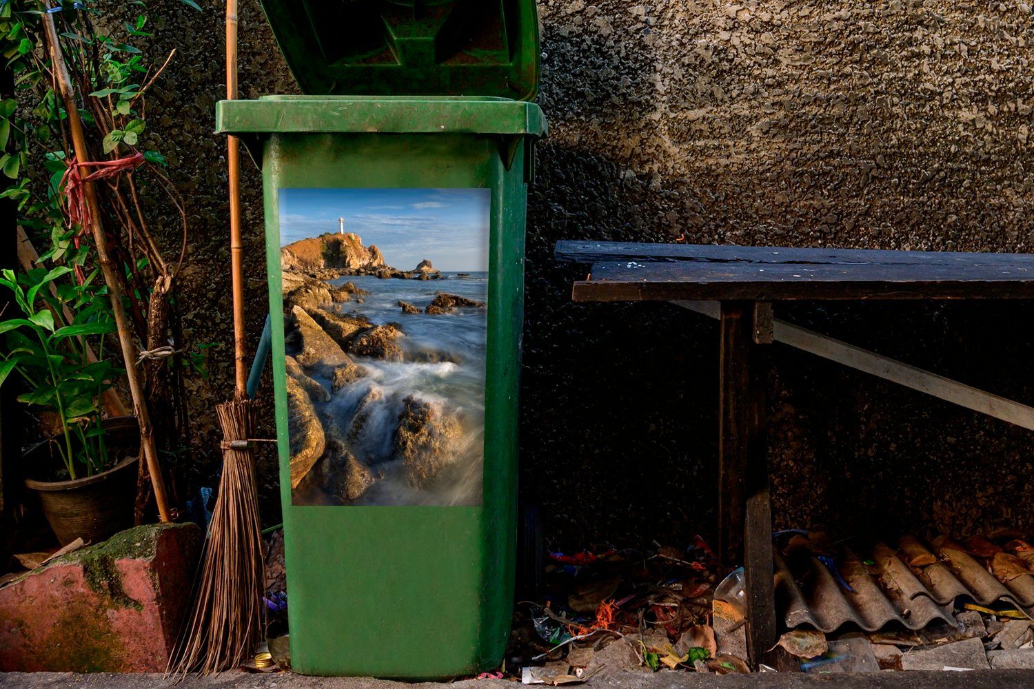 Mülltonne, Leuchtturm Koh Thailand in National Lanta Mülleimer-aufkleber, Sticker, Abfalbehälter St), Container, im MuchoWow Wandsticker Ein der Ferne Park, (1