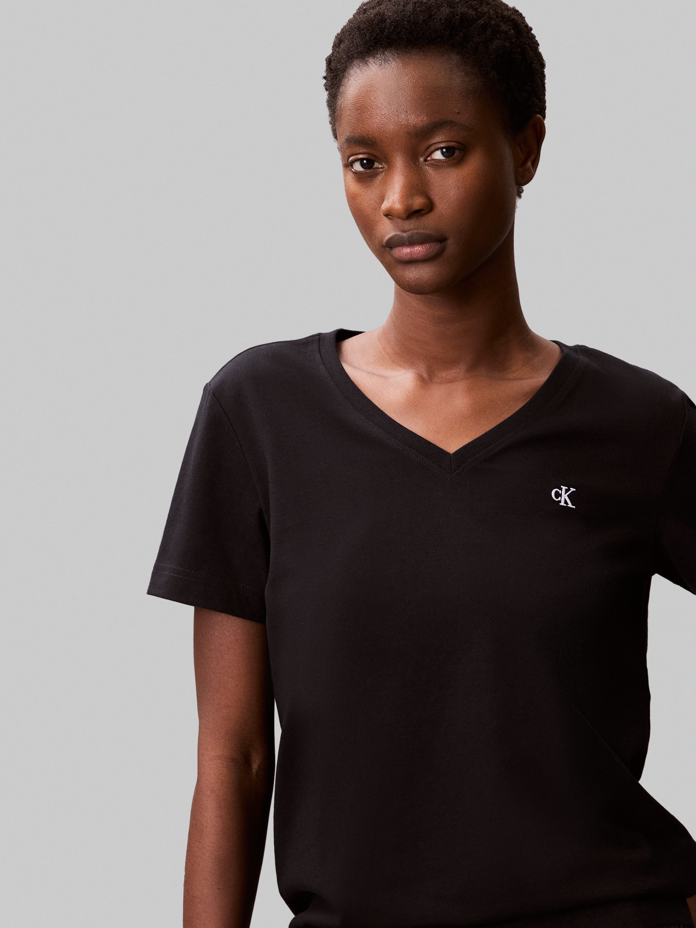 Calvin Klein Jeans T-Shirt Archive Jersey Vnk Tee EU Mit V-Ausschnitt – Bild 3 von 5