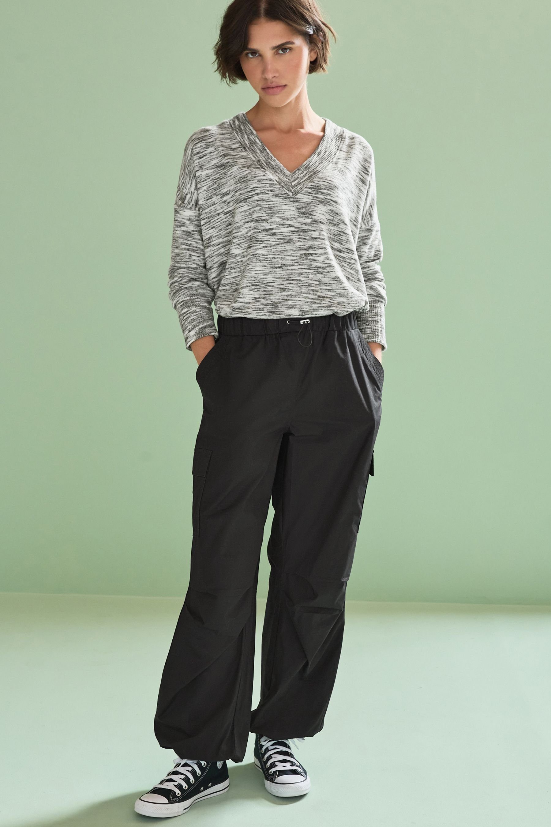 V-Ausschnitt-Pullover mit Next Leichter, Pullover längerer V-Ausschnitt Monochrome (1-tlg)