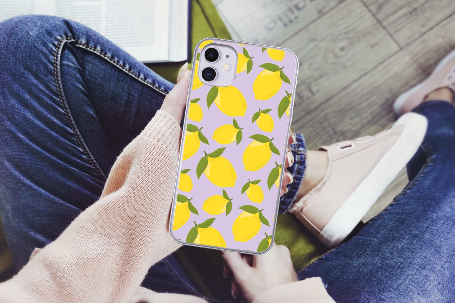 MuchoWow Handyhülle für Apple iPhone 11 Muster Zitronen - Gelb - Lila - Muster - Früchte, Smartphone-Bumper, Print, Handy Schutzhülle Dünn