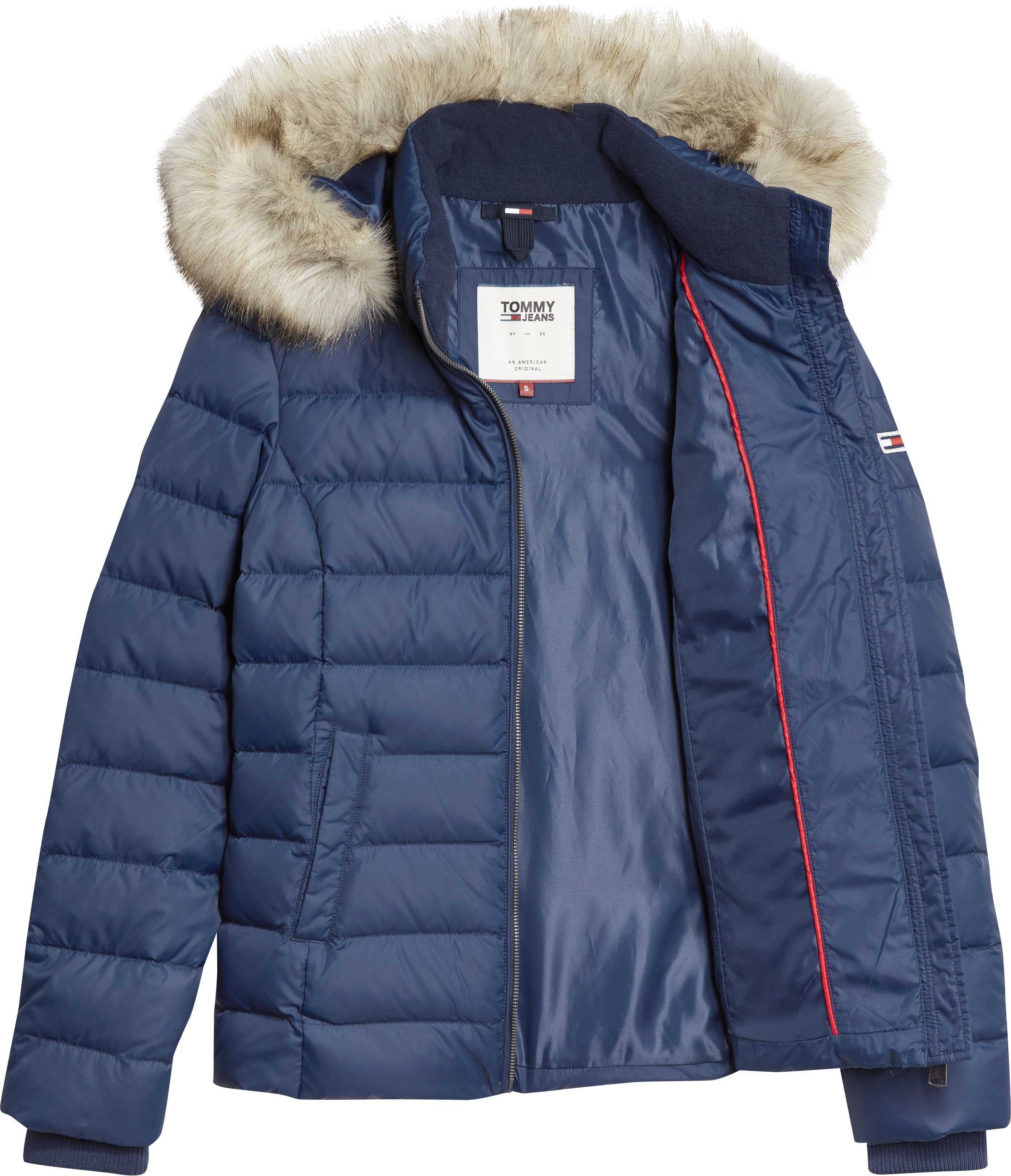 Tommy Jeans Daunenjacke BASIC HOODED DOWN JACKET mit Fellimitat an der Kapuze & Tommy Jeans Logo-Flag