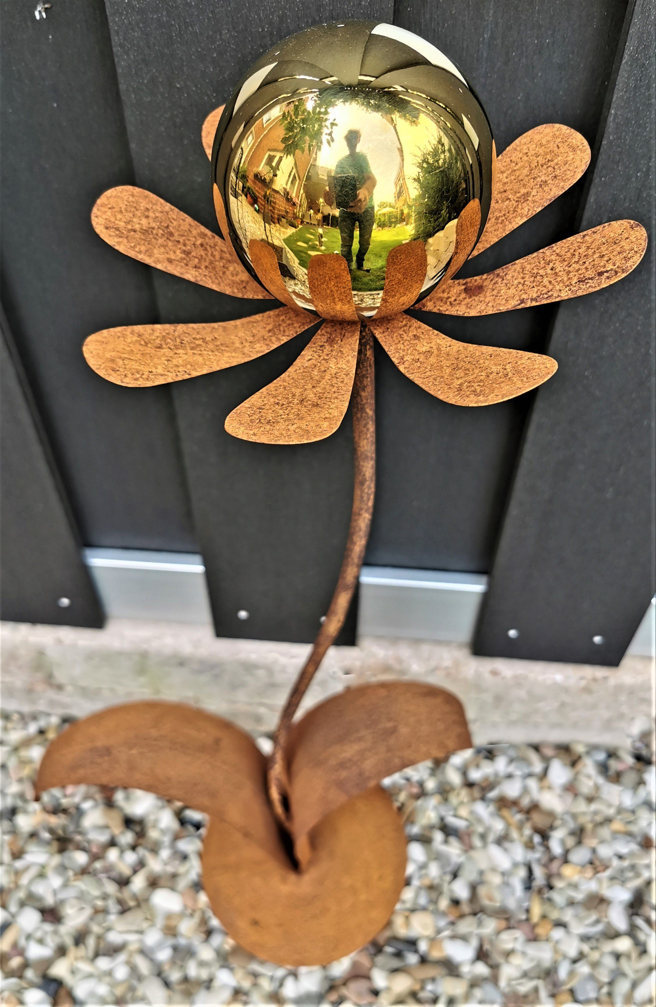 Jürgen Bocker Garten-Ambiente Gartenstecker Skulptur Standfuß cm 77 Blume Brüssel und gold Corten Kugel mit