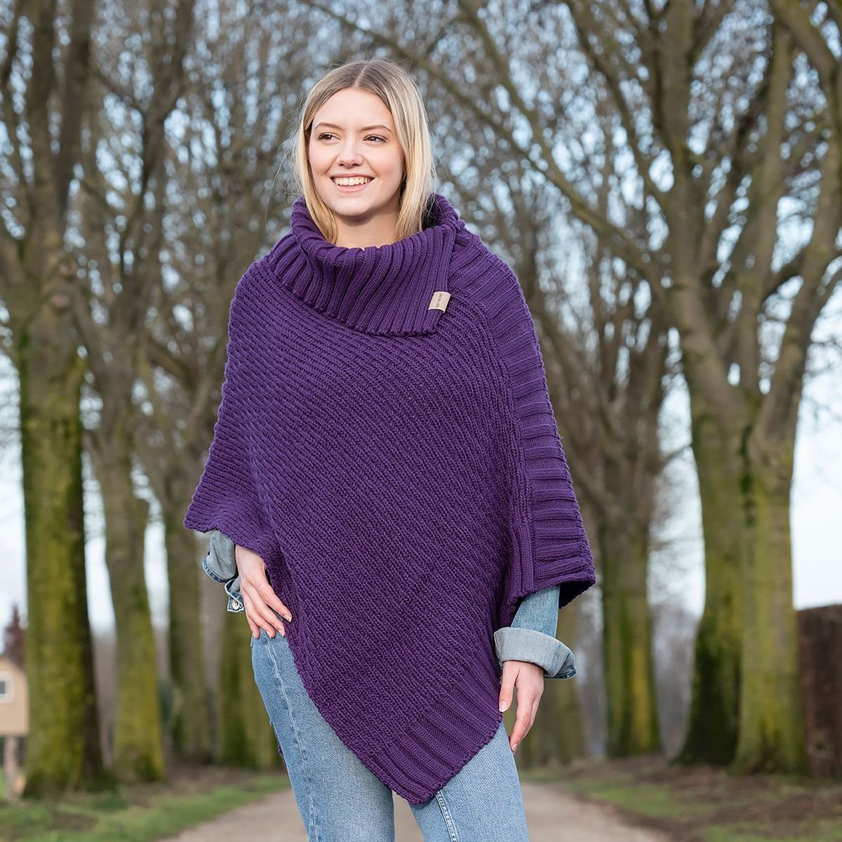 Knit Factory Strickponcho Nicky Ponchos One Size Glatt Grün (1-tlg) modern Strickware Strickartikel Poncho