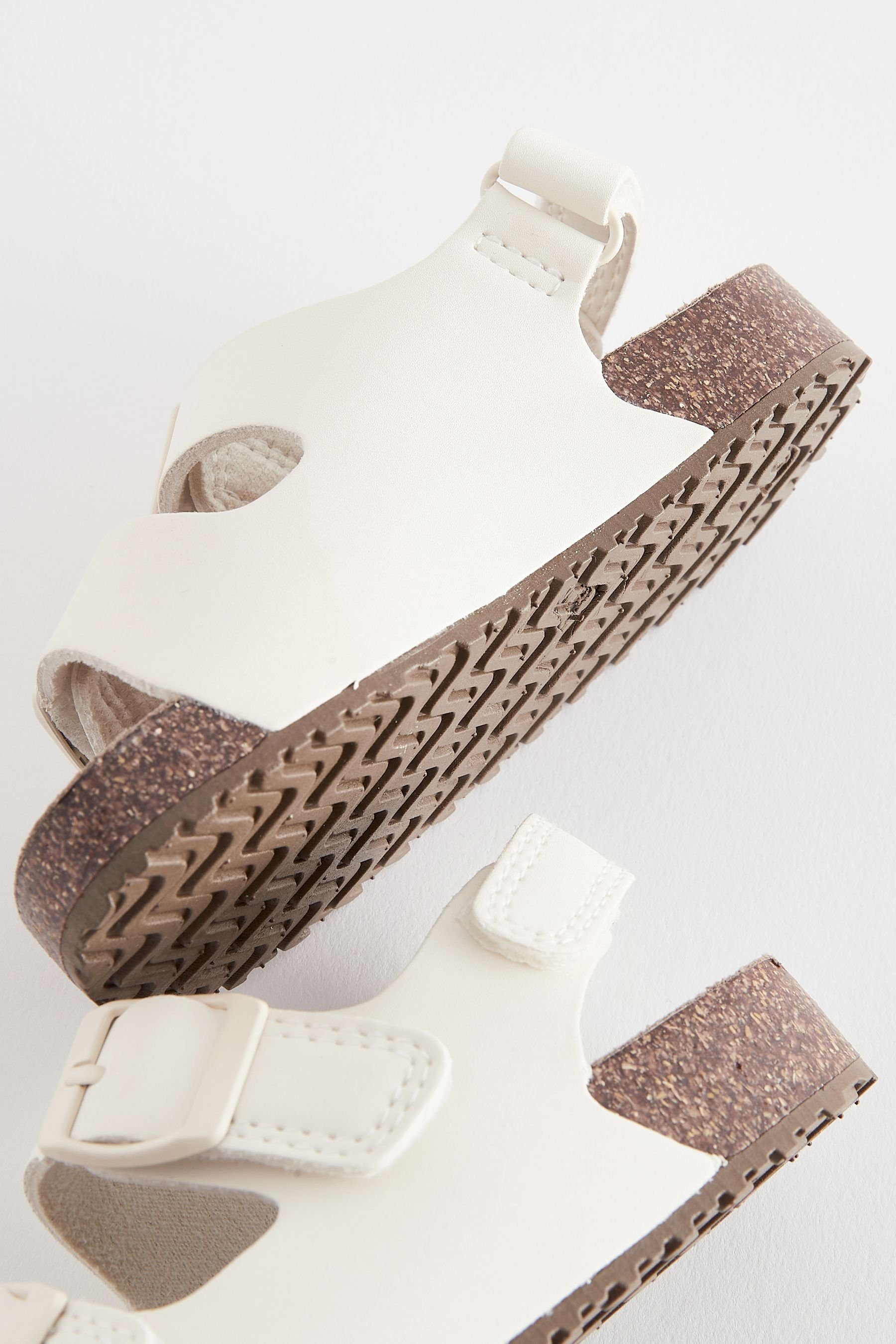 Next Sandalen mit Doppelschnalle und Fußbett, Standard Sandale (1-tlg)