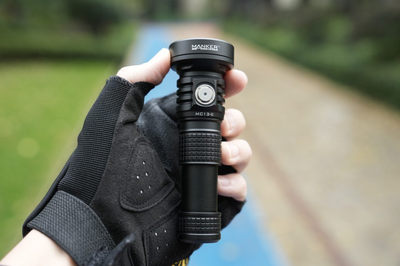 Manker Handleuchte MC13 II SFT40 1800 Lumen mit 18350 Akku und erweiterbar für 18650 (1-St)