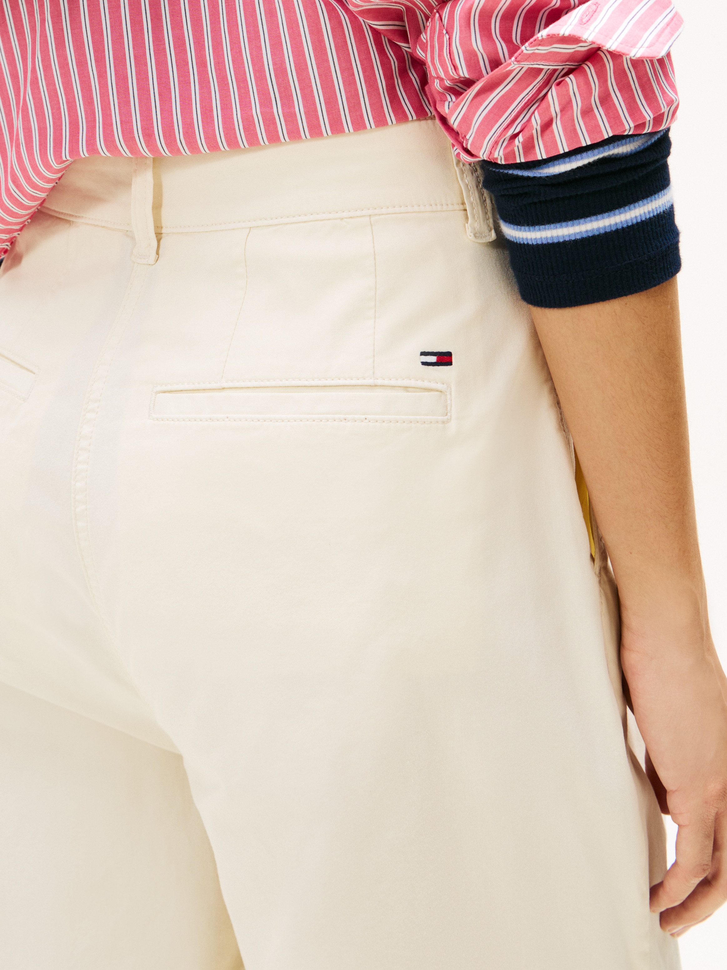 Tommy Jeans Chinohose TJW WIDE LEG CHINO Baumwollmischung, lässig geschnitten