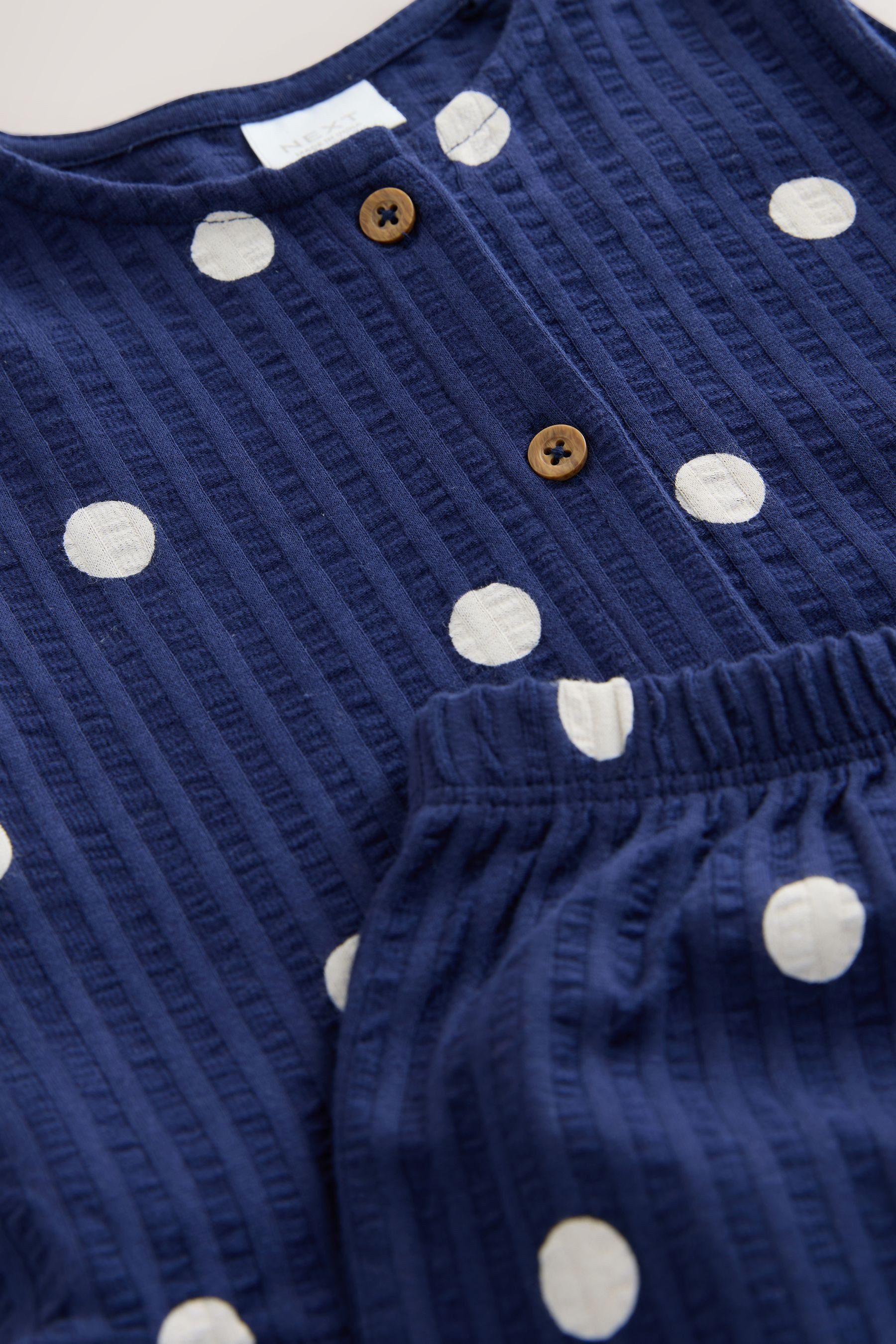 Next Top & Shorts Trägertop mit Schößchen und Shorts im Set (2-tlg)
