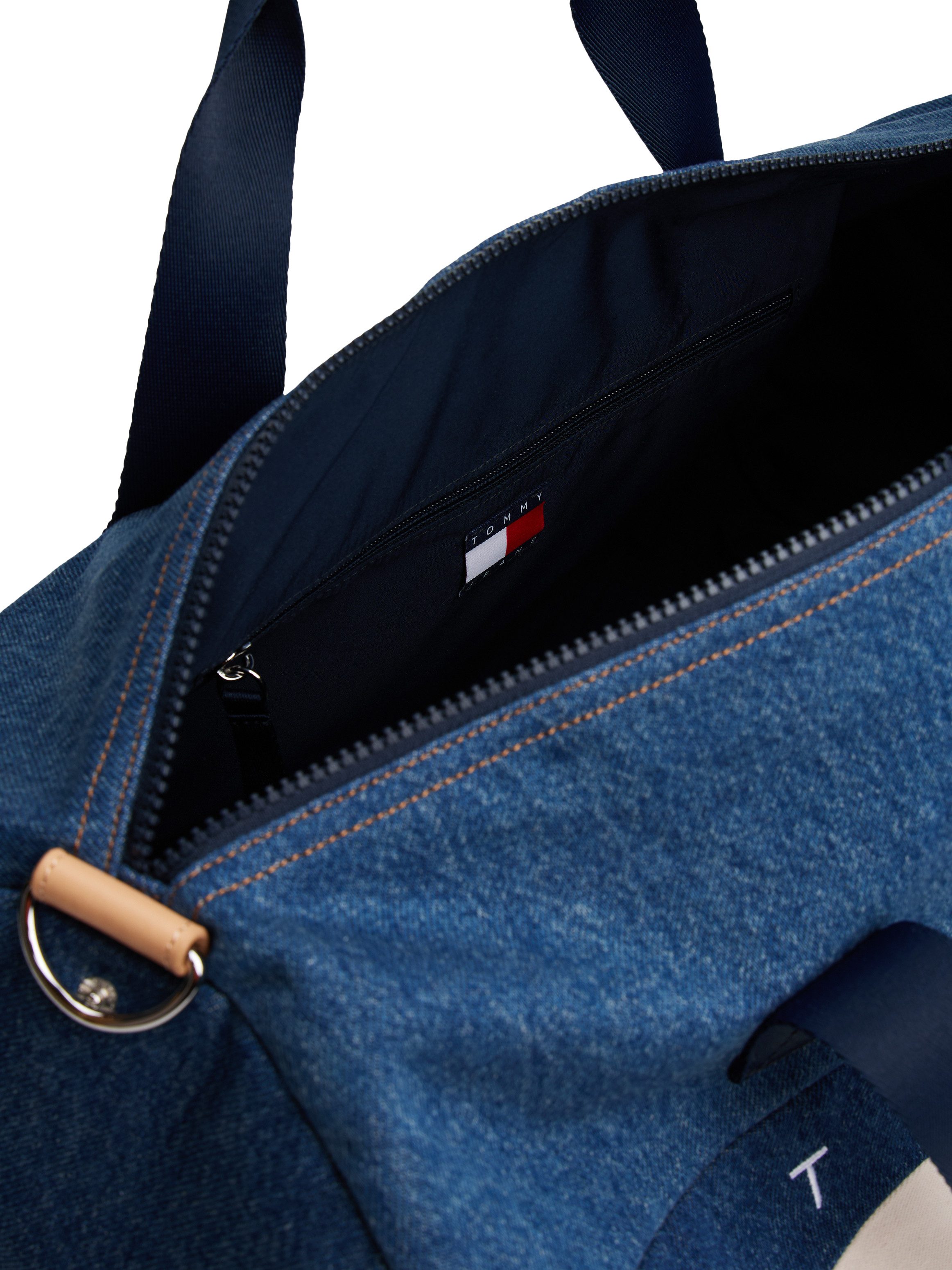 Tommy Jeans Weekender TJM ARCHIVE DENIM DUFFLE, Unisex Reisetasche, Freizeittasche mit plaktiver Logoflagge