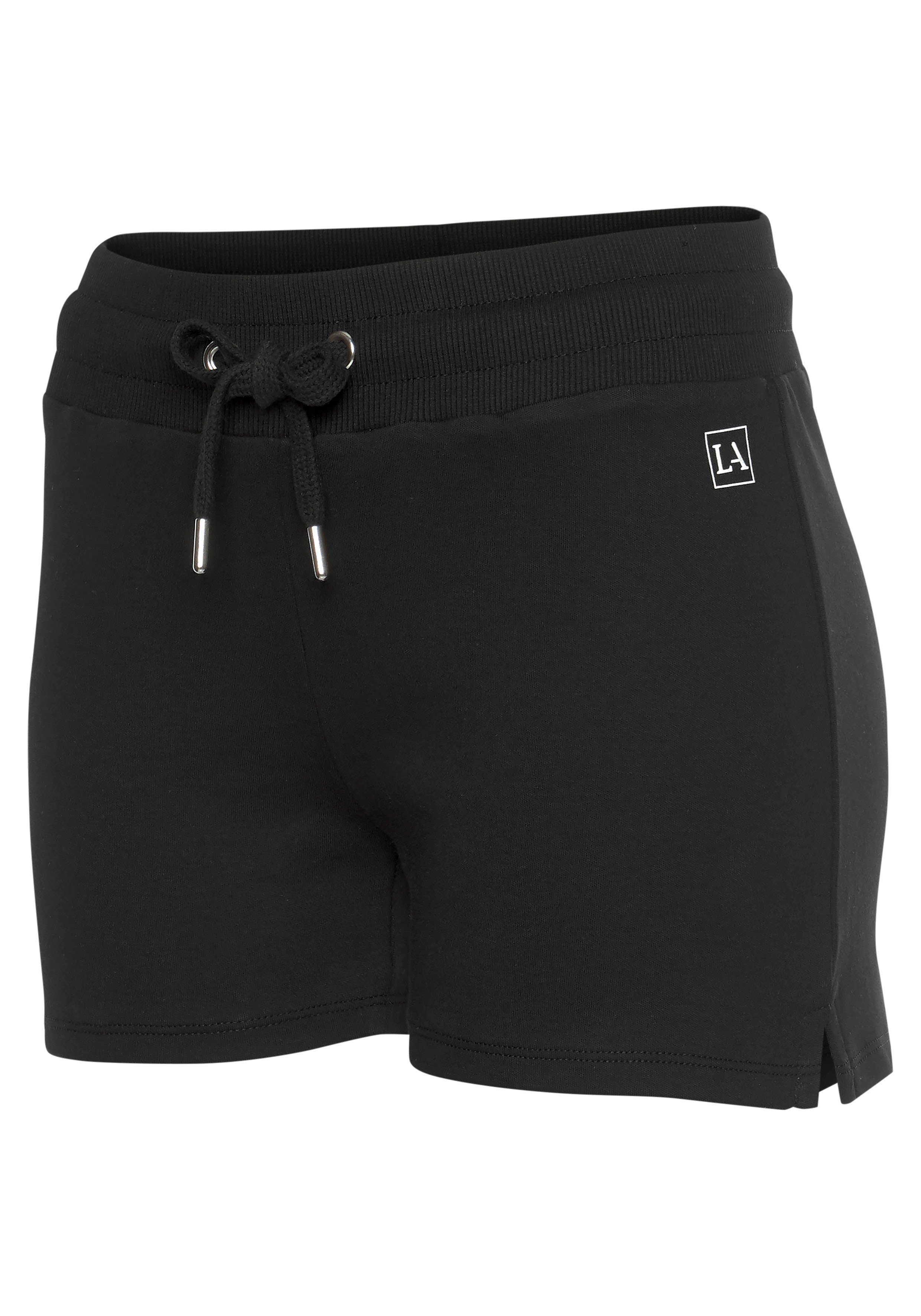 LASCANA ACTIVE Shorts mit kleinen Seitenschlitzen schwarz