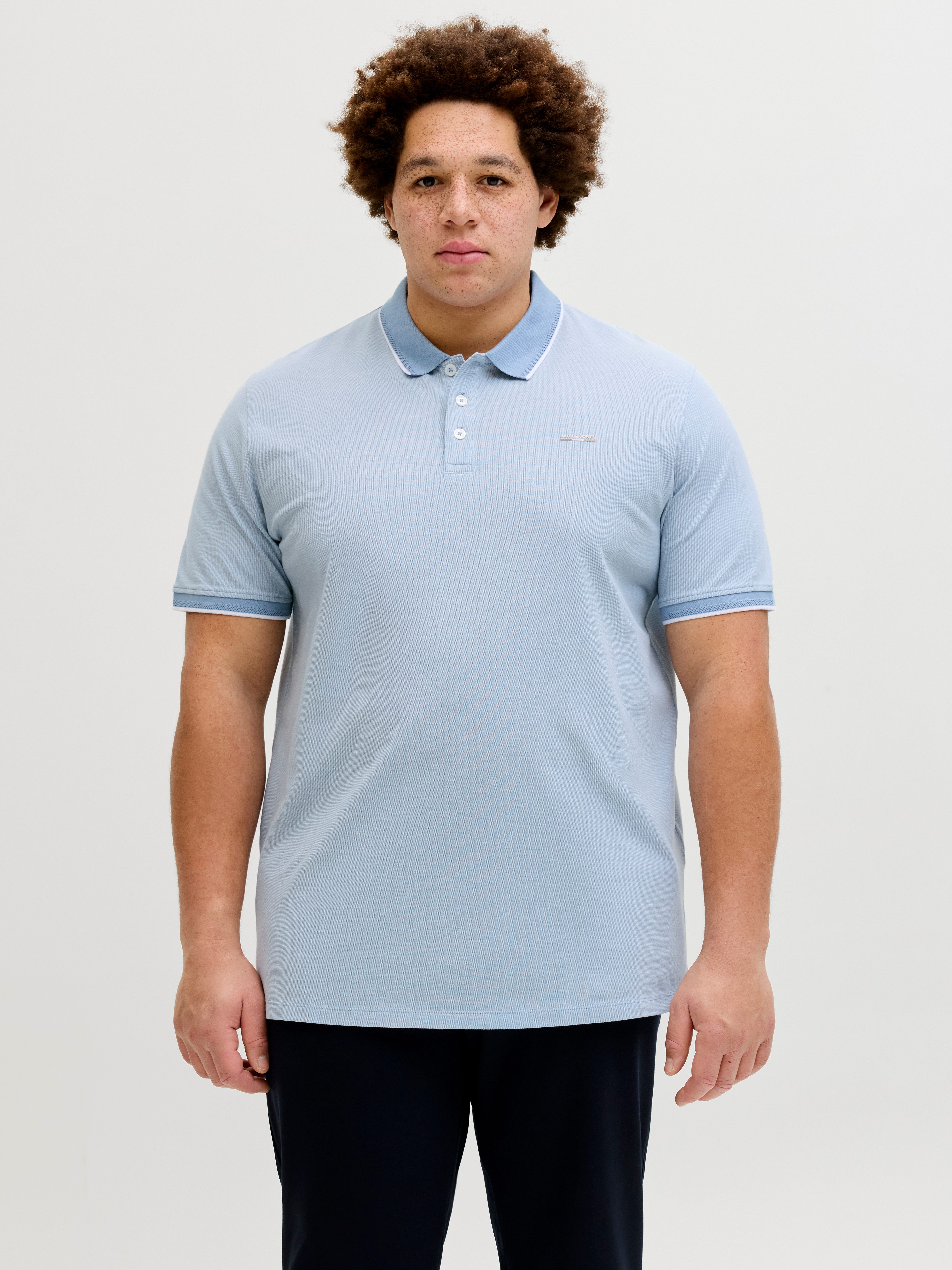 Jack & Jones PlusSize Poloshirt JPRBLUALVES SS POLO PLS Baumwollmischung, normal geschnitten