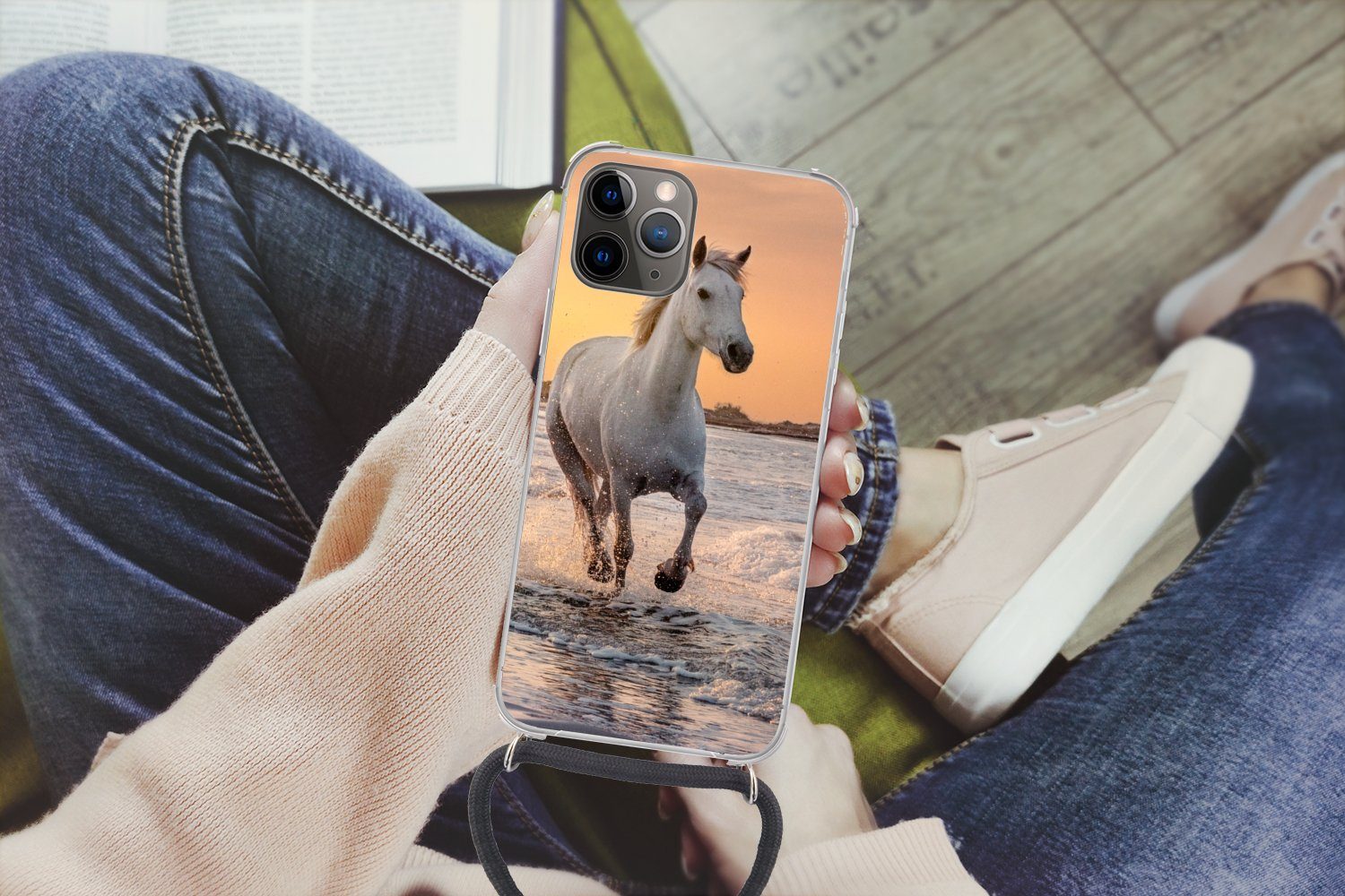 MuchoWow Handyhülle für Apple iPhone 12 Pro Pferde - Sonne - Meer - Strand - Tiere, Tragbare Handyhüllen mit Kette zum umhängen, Handykette Handyband