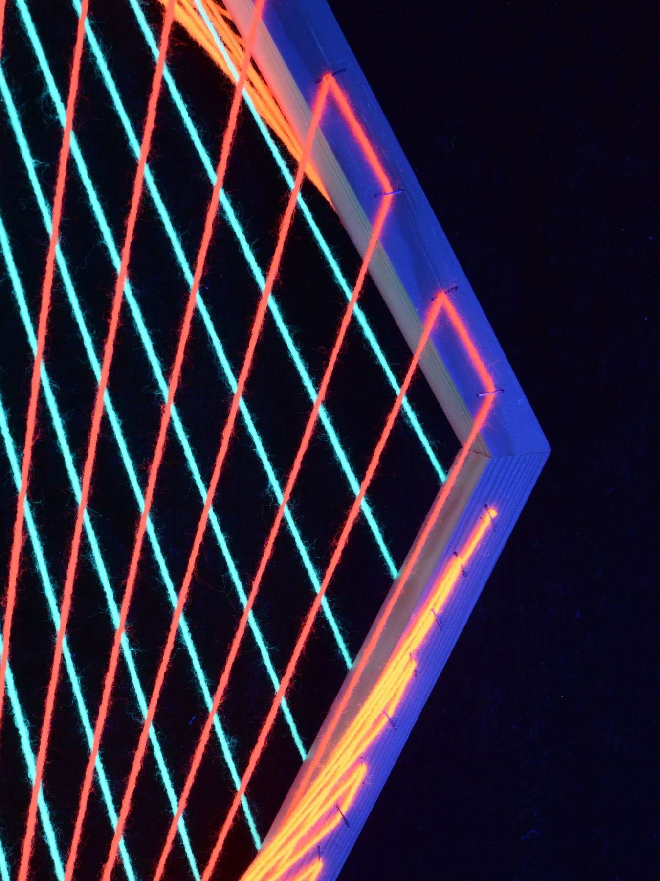 "Neon II", Schwarzlicht Dekoobjekt 3D Eye PSYWORK Schwarzlicht unter UV-aktiv, All-Seeing leuchtet Raute StringArt 88x53cm,