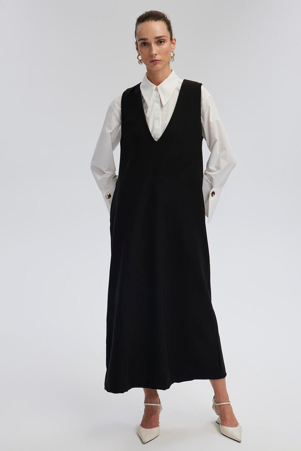 Maxikleid KLEID AUS KREPP MIT V-AUSSCHNITT