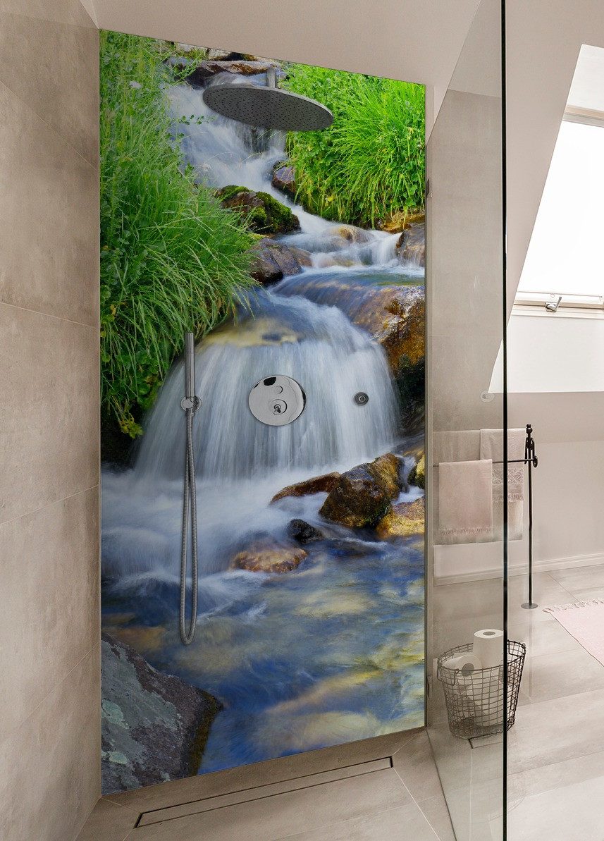 Wallario Duschrückwand Kleiner Bach über Steine, (1-tlg)