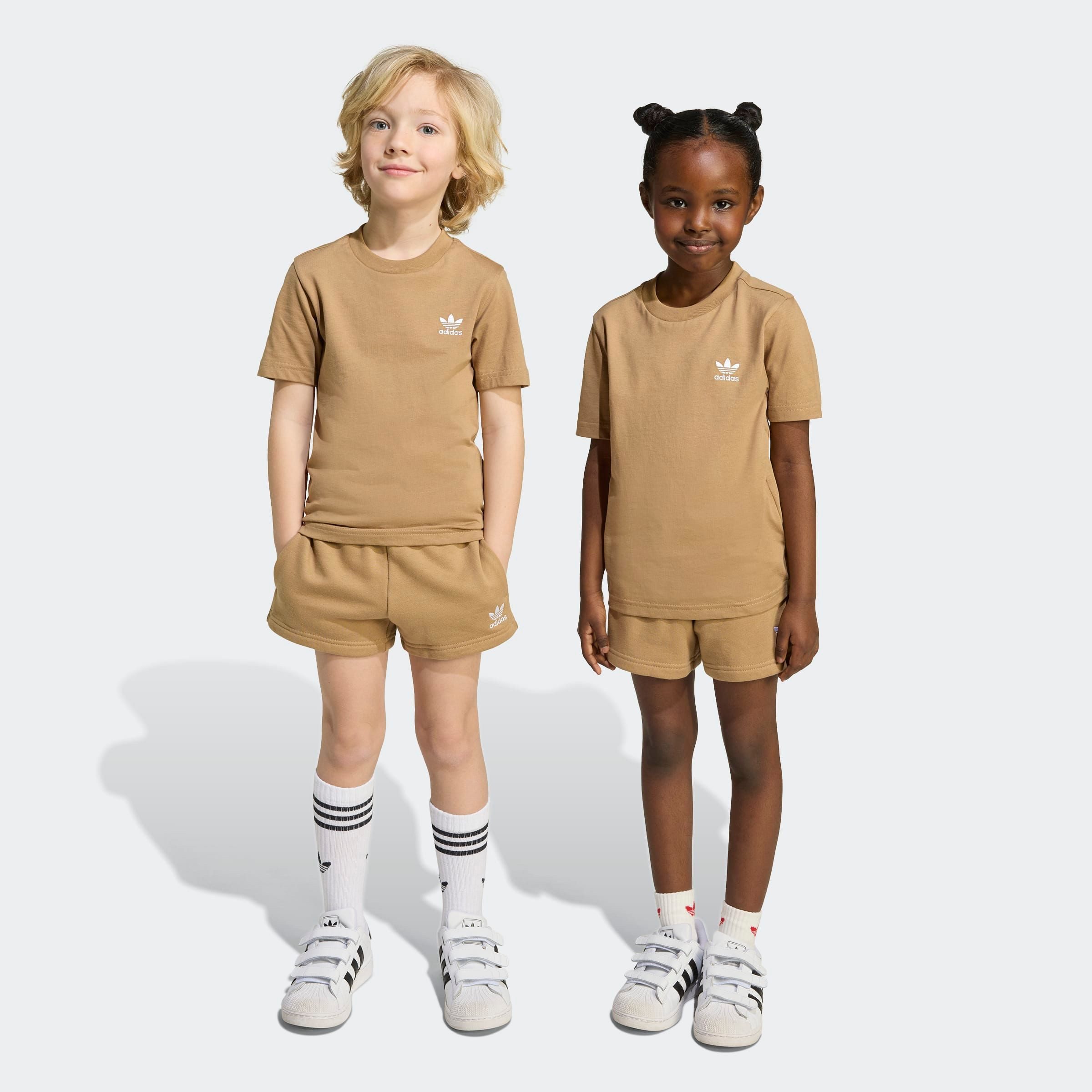 adidas Originals T-Shirt & Shorts KIDS UND SET
