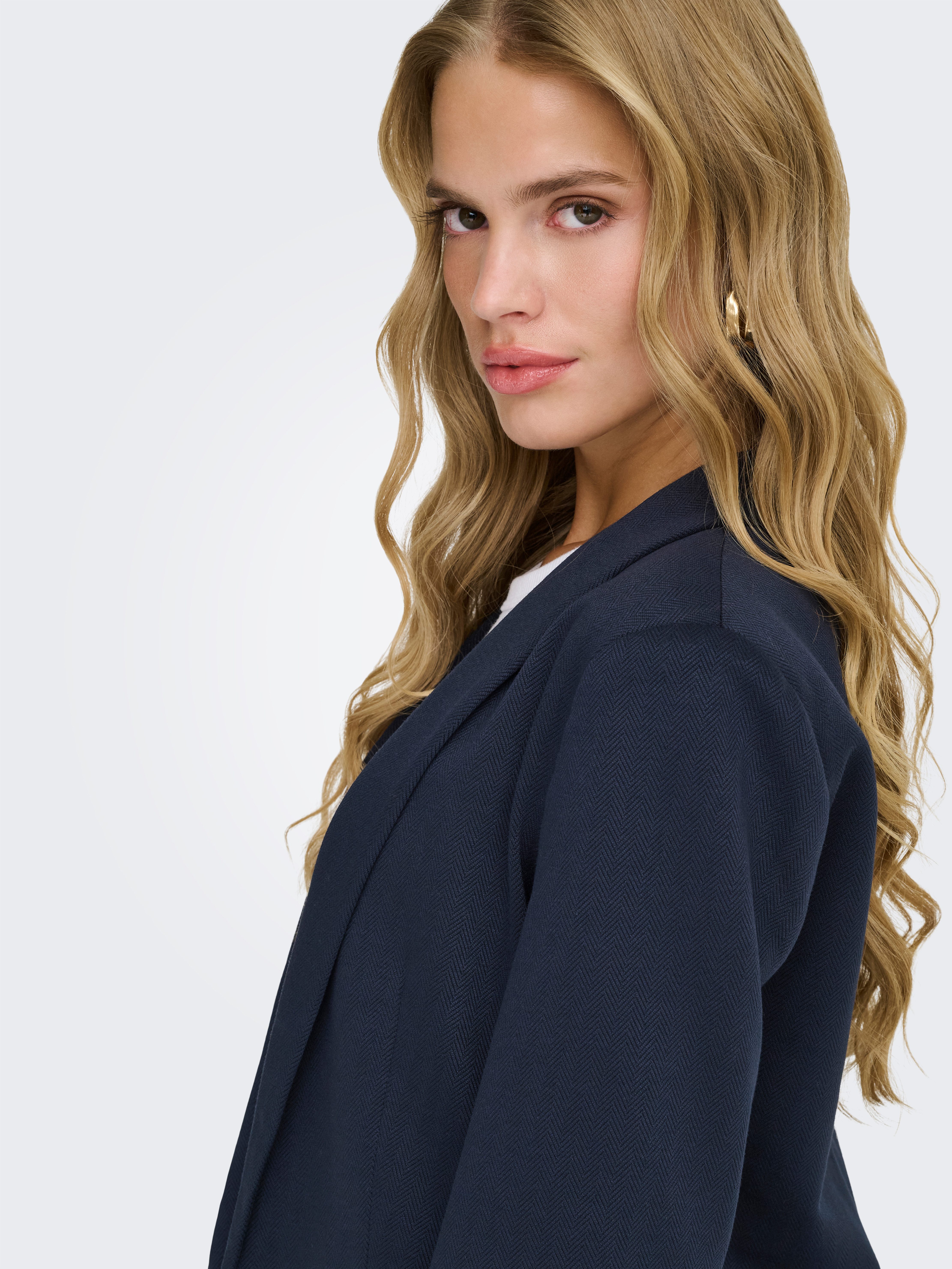 ONLY Longblazer ONLESKA-ADDY LIFE L/S HB BLAZER CC TLR mit Reverskragen, verschlusslose Form, Fischgratmuster – Bild 2 von 5