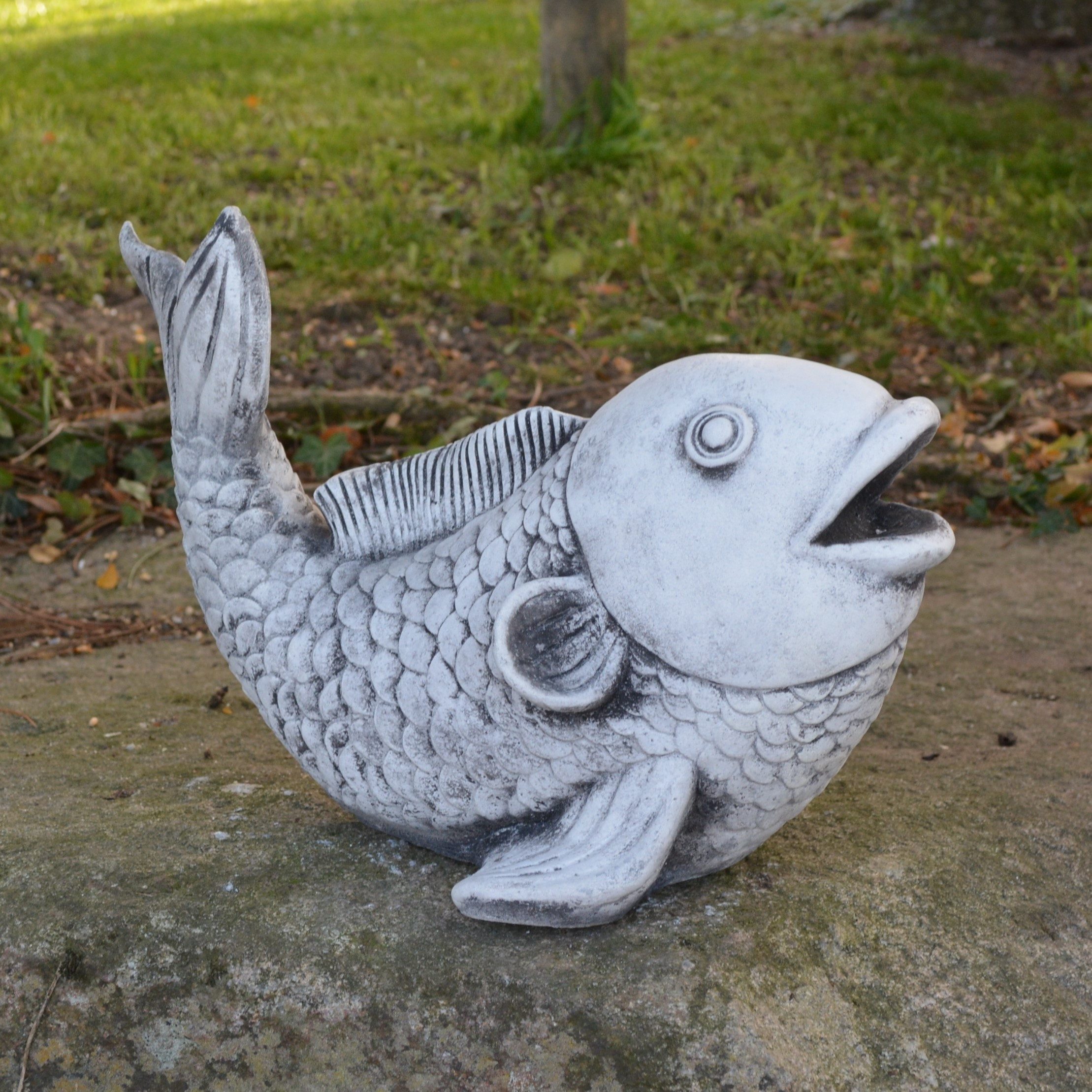 gartendekoparadies.de Gartenfigur Saragoi prächtiger Koi-Fisch, Steinfigur, H. 21 cm, 6 kg, Frostsicher