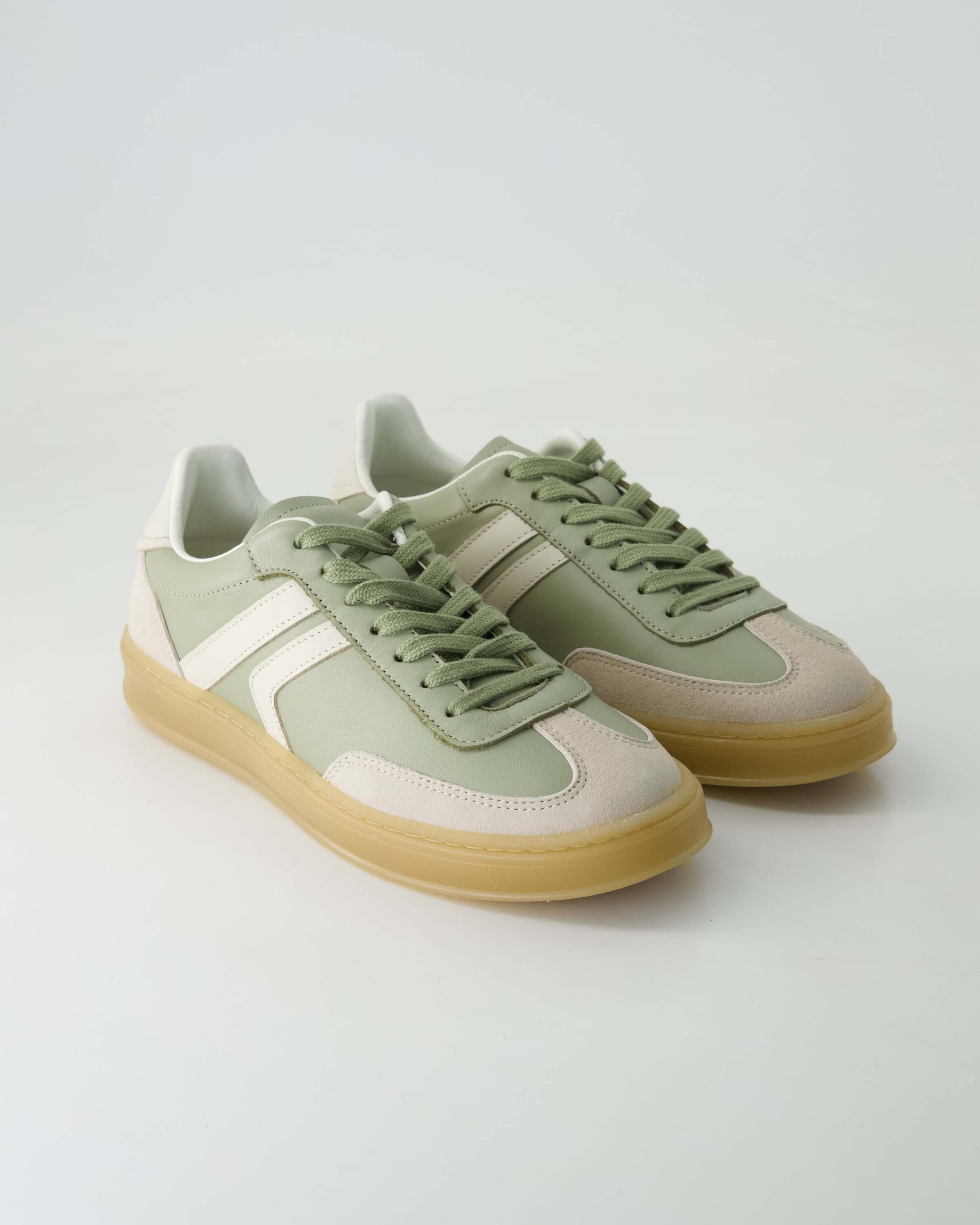 8878-800 Sneaker