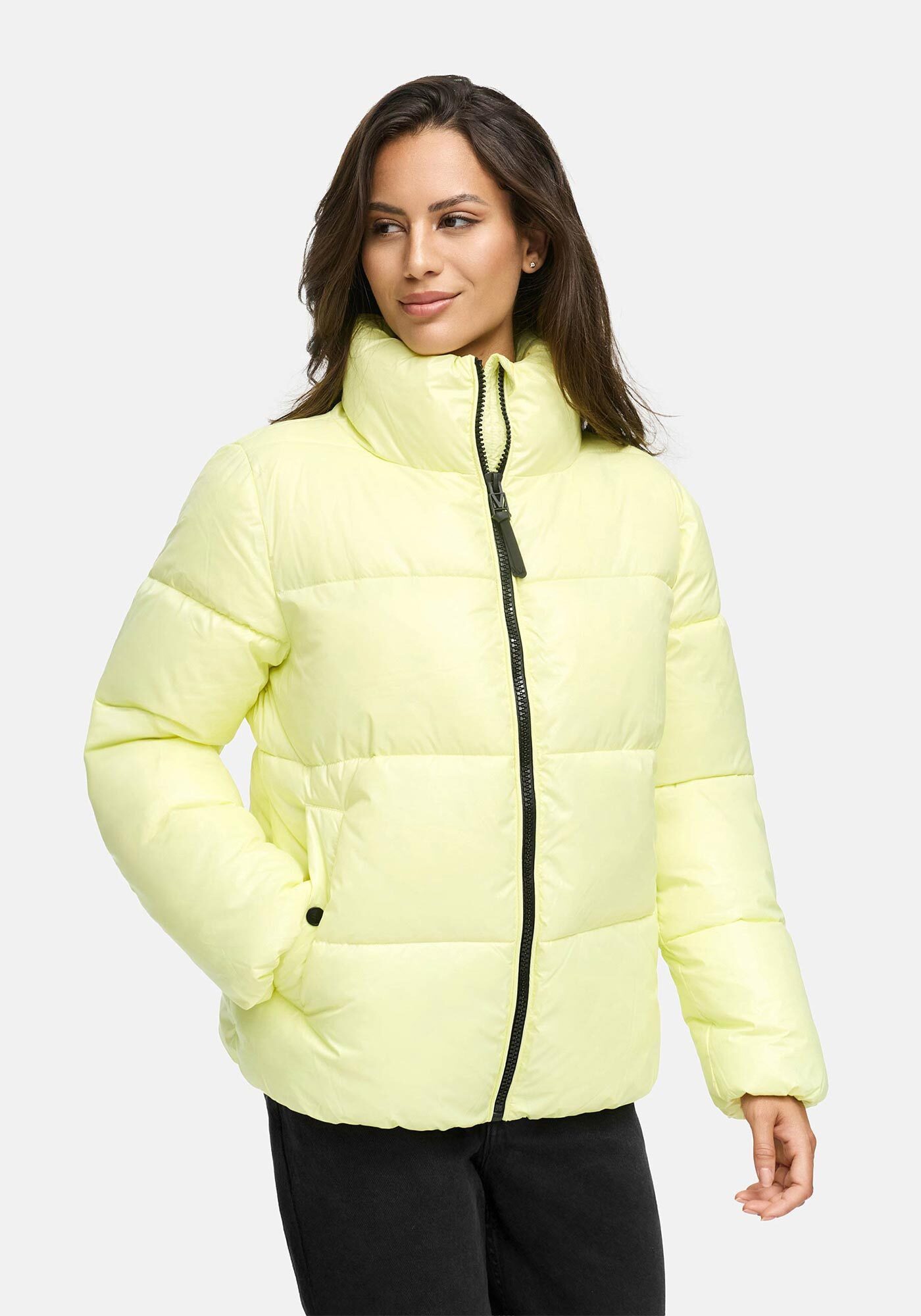 Marikoo Winterjacke Hazalee mit leicht gläzendem Obermaterial und hohem Kragen