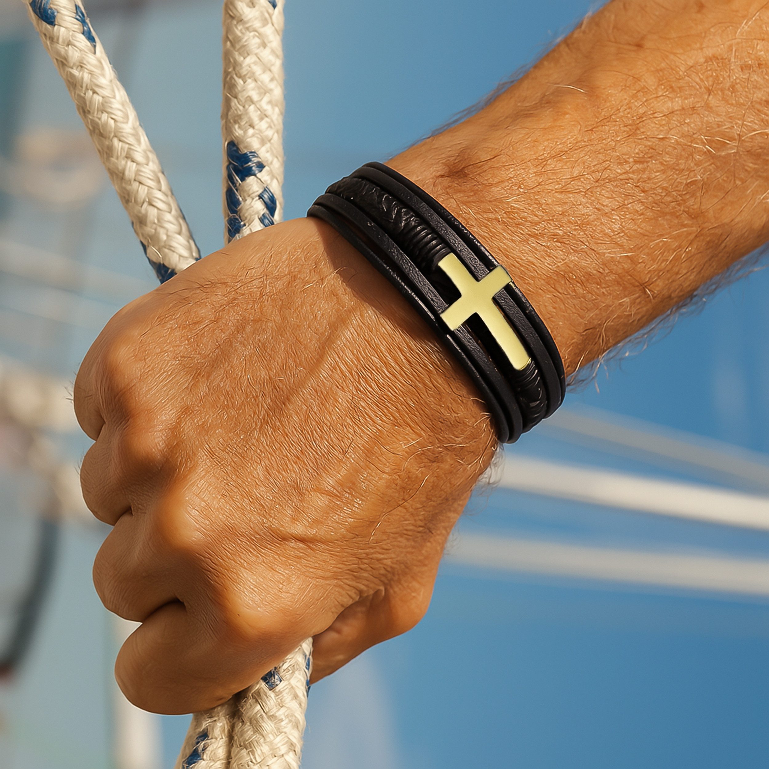 UNIQAL.de Lederarmband HEAVEN – Kreuzarmband aus Edelstahl, Symbol für Glaube & Stärke (Edelstahl, Echtleder, Casual Style, Magnetverschluss mit Verlängerungsglied), Premium Qualität, Männerschmuck, Geschenkidee