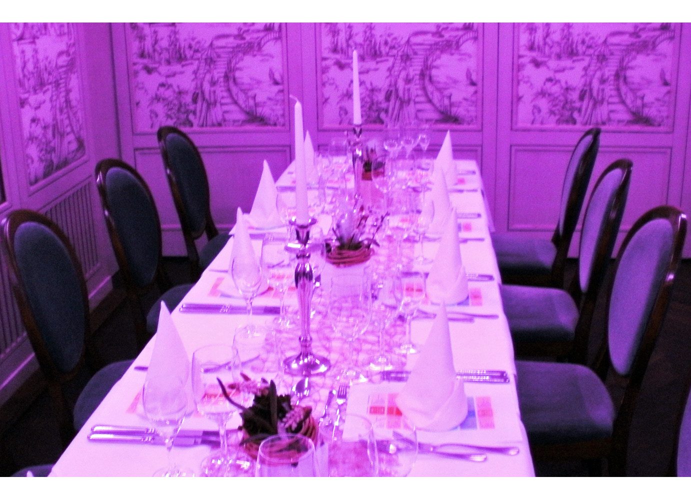 Jochen Schweizer Erlebnisgutschein Erlebnisdinner im Rausch der Sinne für 2 in München, Genuss im Rausch der Sinne in München