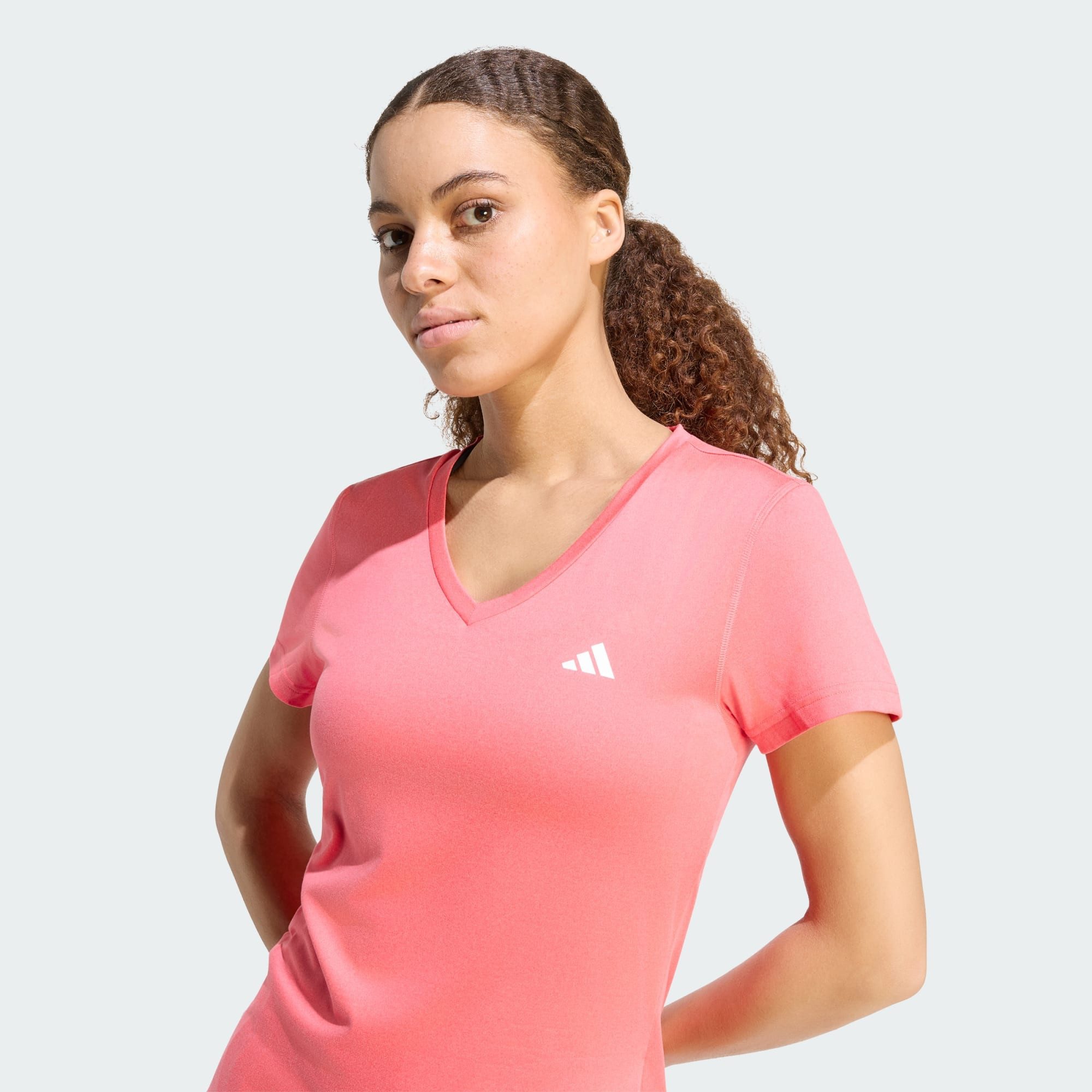 adidas Performance T-Shirt ADIDAS WORKOUT ESSENTIALS T-SHIRT MIT V-AUSSCHNITT (1-tlg) – Bild 4 von 5