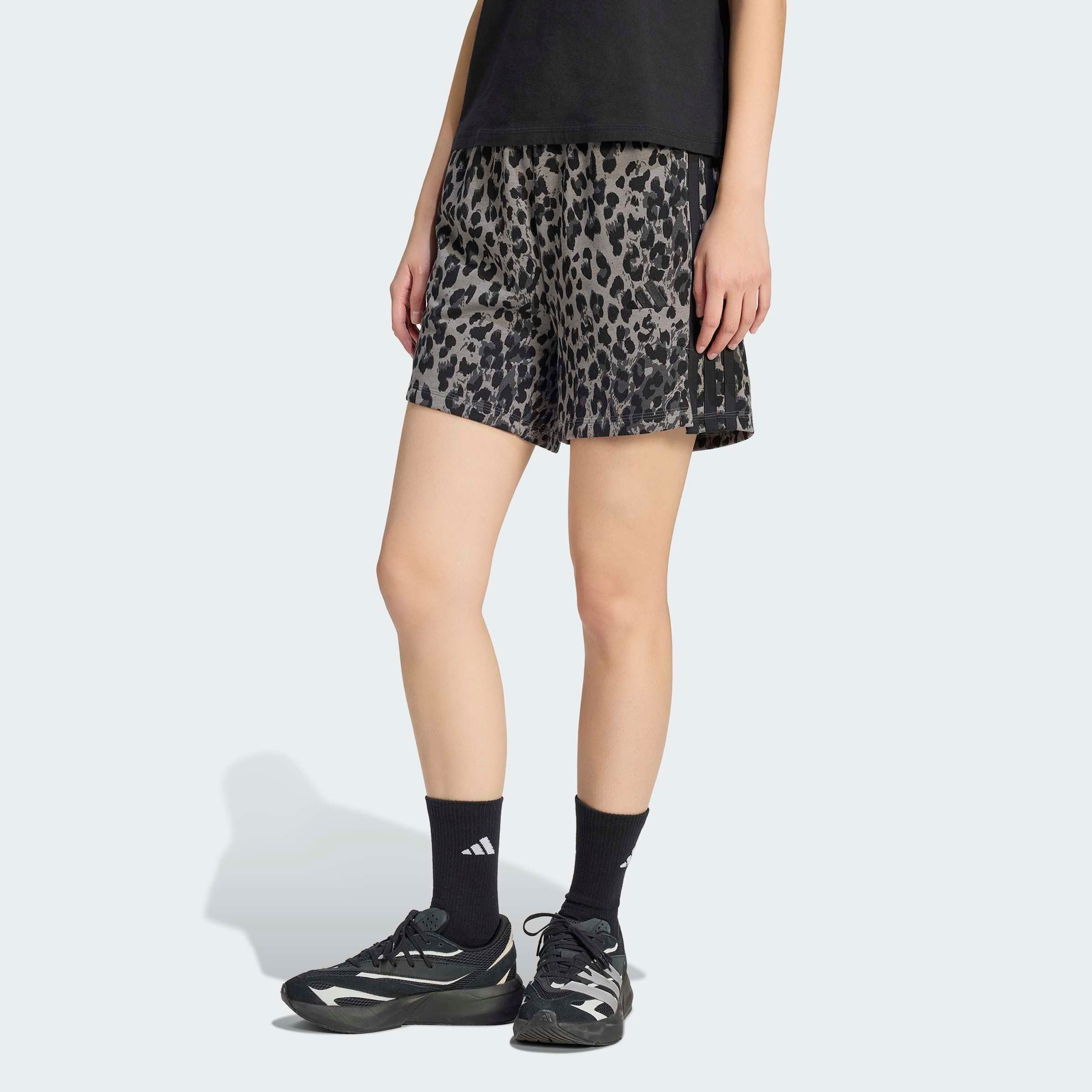 adidas Sportswear Shorts W AOP SHO für Erwachsene, mit Gummizug, aus Baumwolle, eng geschnitten