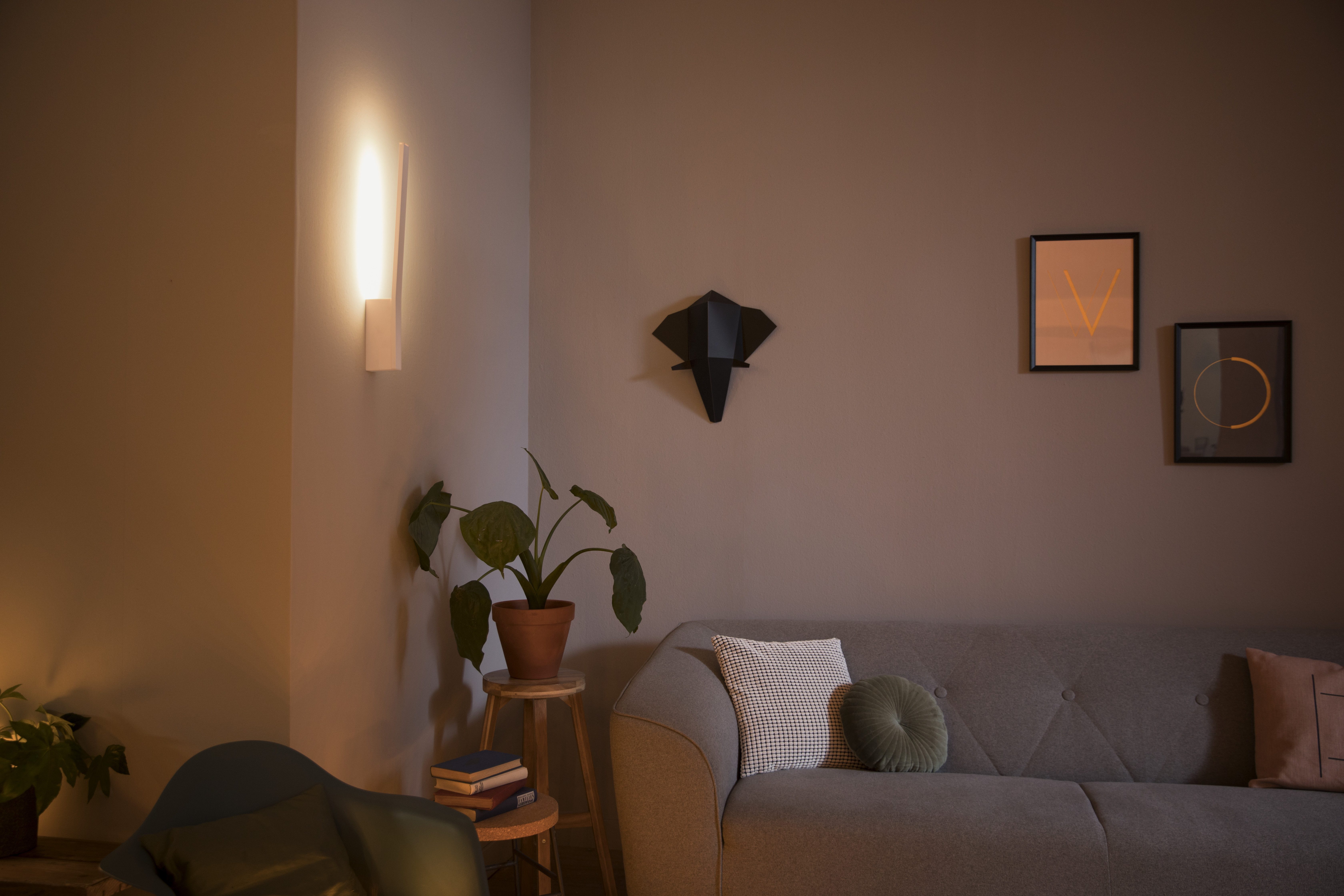Philips Hue LED Wandleuchte White & Color Ambiance Liane Wandleuchte weiß 740lm, Abschaltautomatik, Bluetooth, CCT - über Fernbedienung, Dimmfunktion, Einschlafhilfe, Farbsteuerung, Farbwechsel, Memory, nach Trennung vom Netz, Nachtlichtfunktion, RGB, Smart Home, Timerfunktion, Weckerfunktion, dimmbar über Fernbedienung, mehrere Helligkeitsstufen, LED fest integriert, Farbwechsler, RGB, warmweiß - kaltweiß, Steuerbar per App und Stimme, Smart Home fähig, Farbfähig und Weißtöne