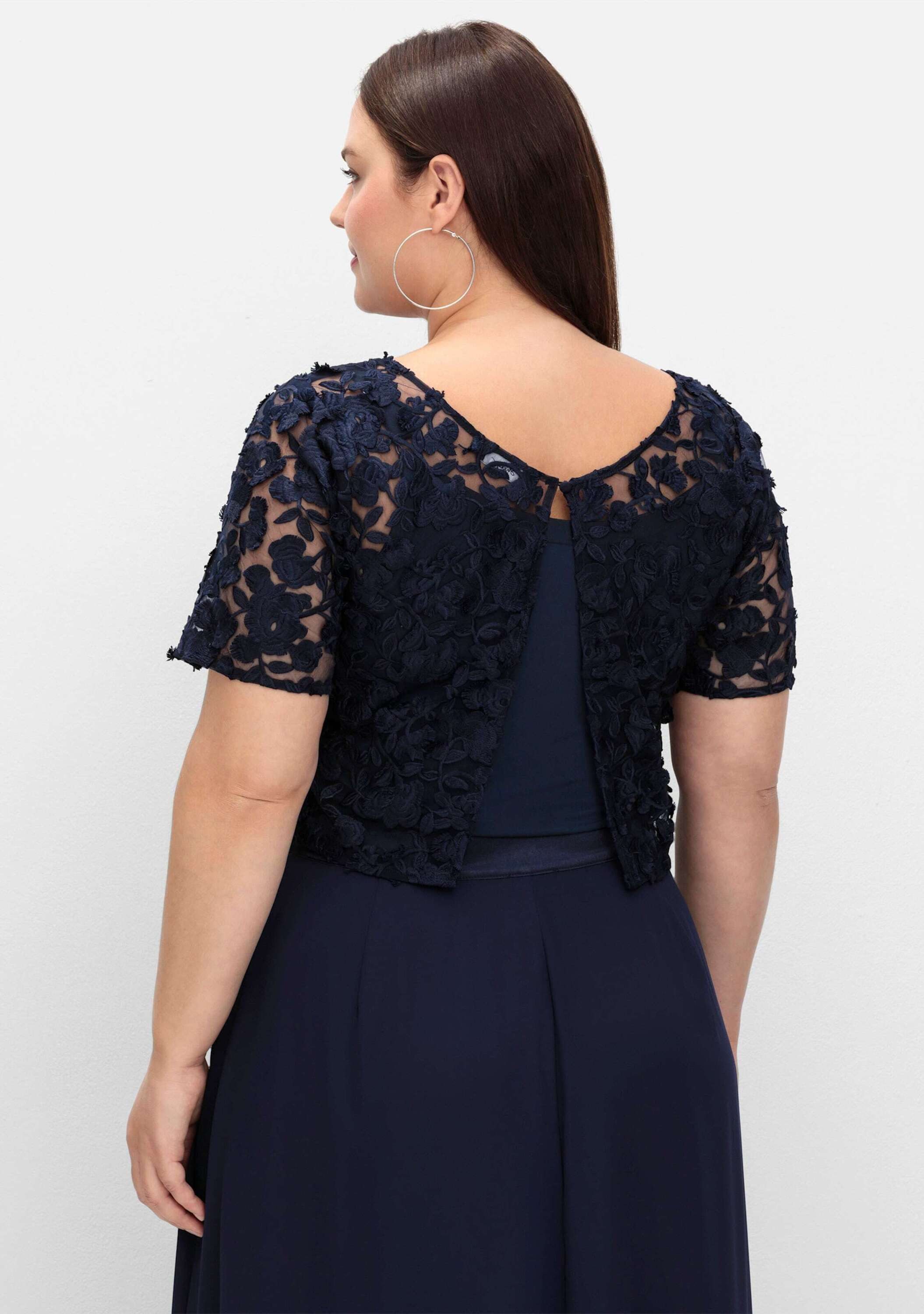 Sheego T-Shirt Shirttunika Kurzarm aus floraler Spitze, im Rücken offen
