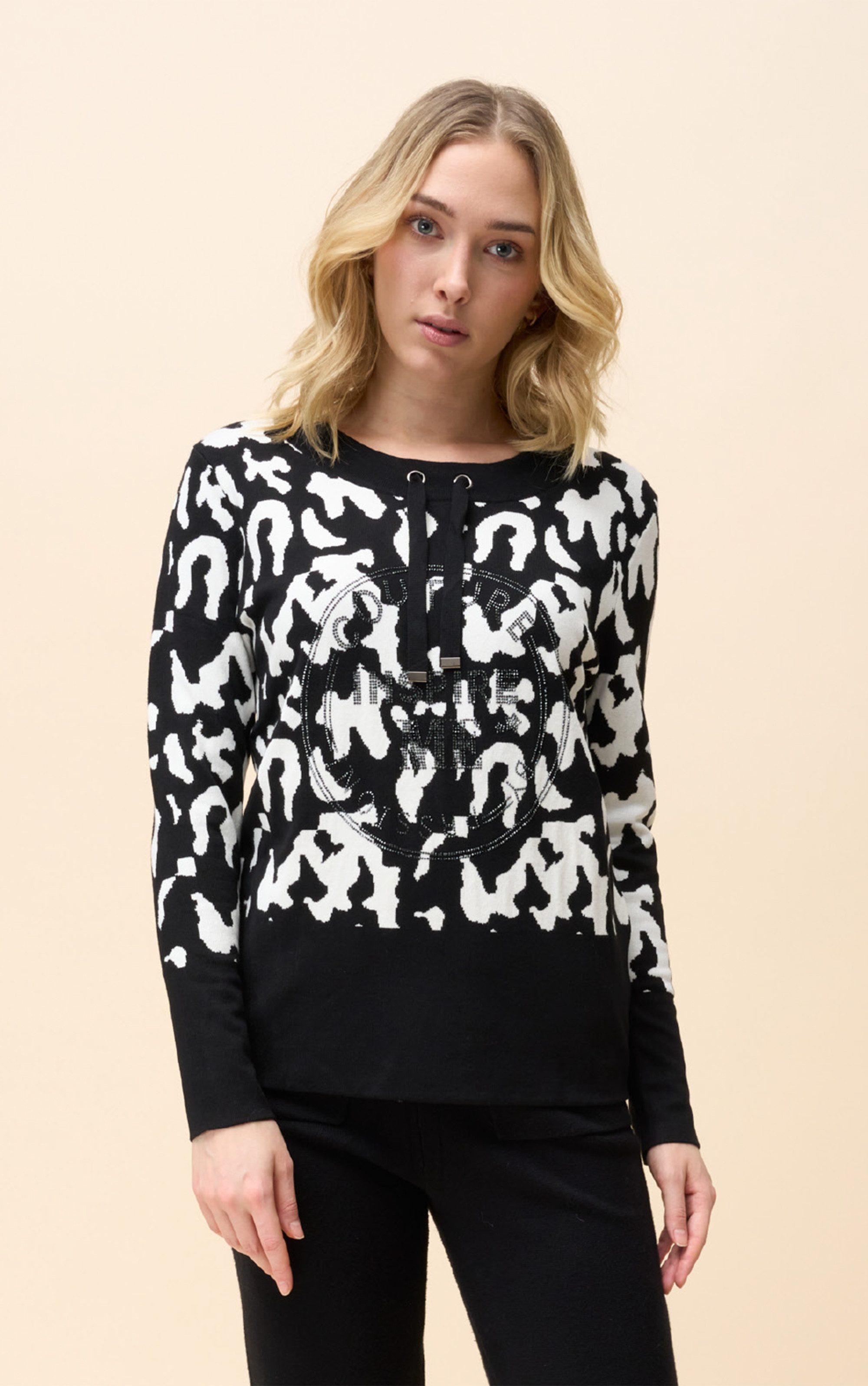 Passioni Strickpullover mit Leomuster und Strassdetails günstig online kaufen