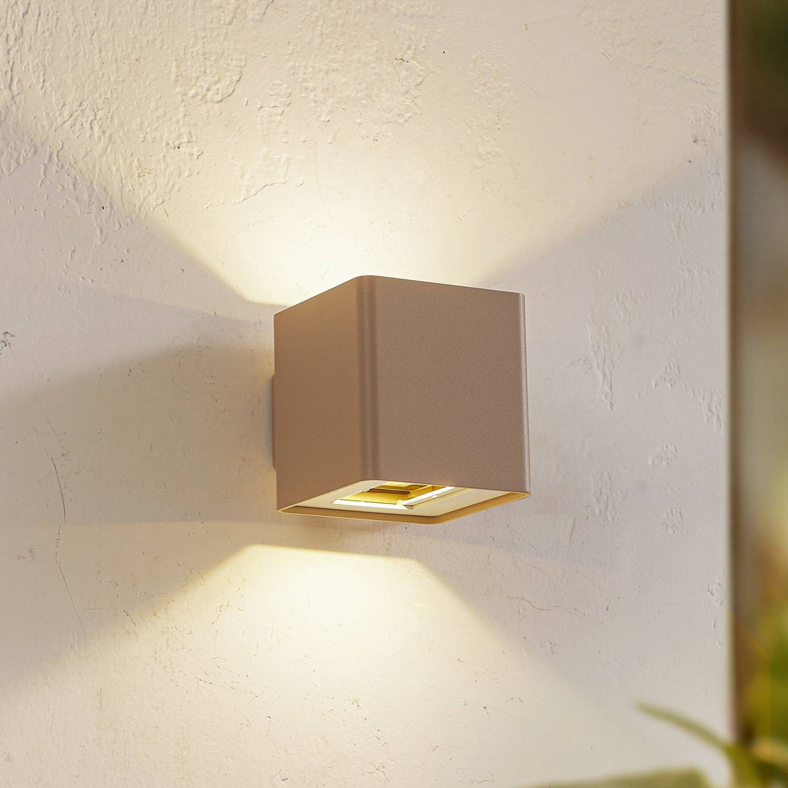 Lucande Außen-Wandleuchte Aaron, LED 10,7 W gesamt, warmweiß