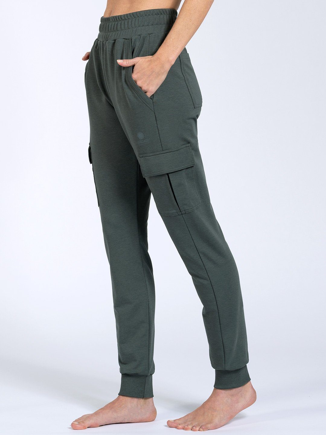 Magadi Yogahose Lucy aus hautsympathischem Naturmaterial mit Cargotaschen