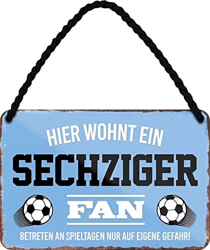 schilderkreis24 Metallschild Blechschild Hier wohnt ein Sechziger Fan 18x12cm