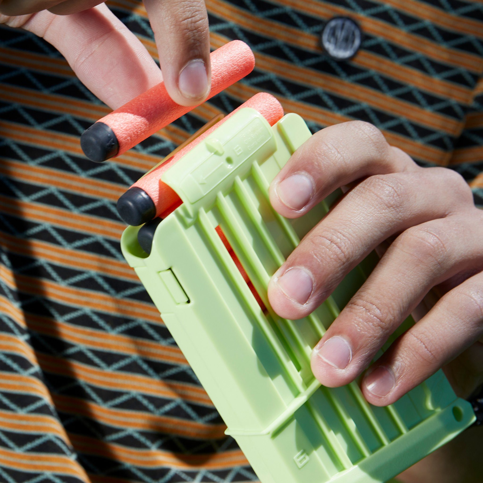 Hasbro Blaster NERF Fortnite Storm Scout - Blaster zielt 22m, Storm Scout Blaster: Coller Repetierer mit Magazin.