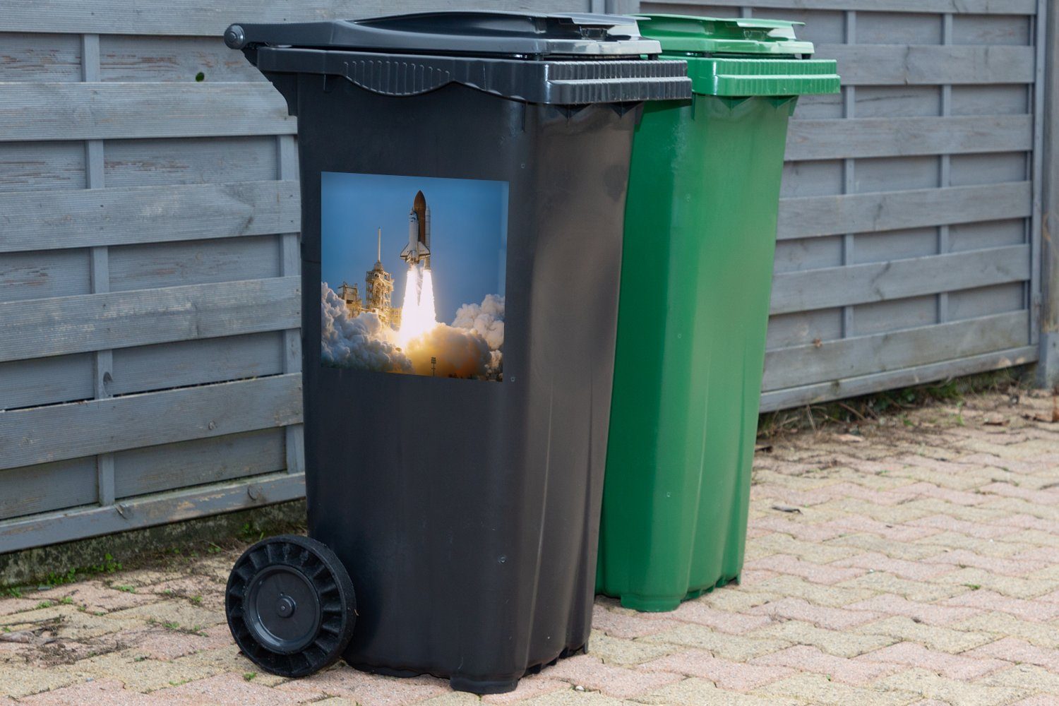 Abfalbehälter MuchoWow Container, Ein Sticker, Space des St), Wandsticker (1 Start Mülleimer-aufkleber, Mülltonne, Shuttles