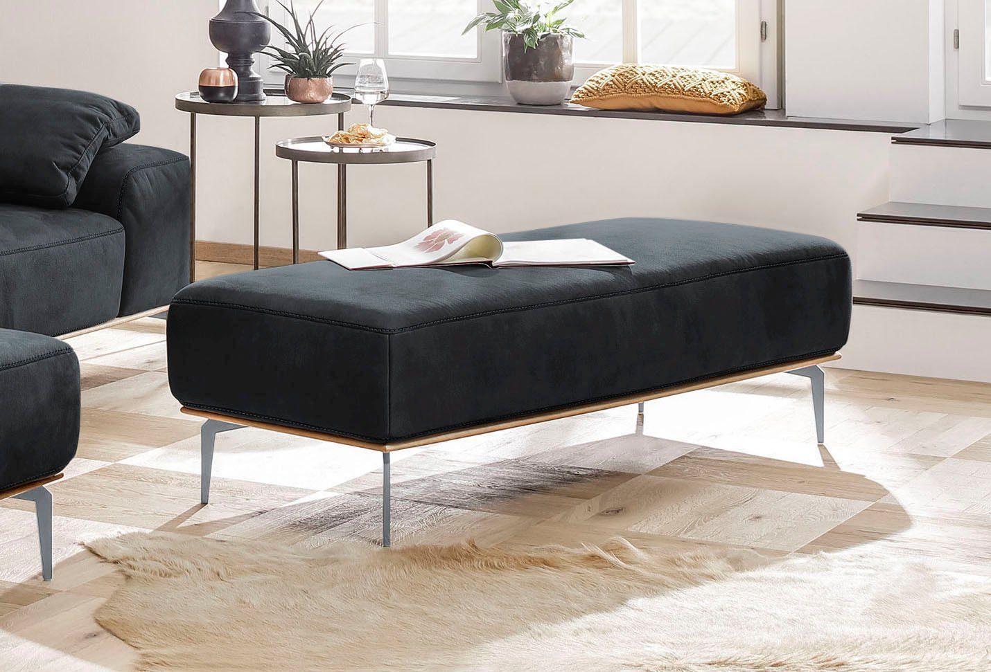 W.SCHILLIG Polsterhocker run, mit elegantem Holzsockel, Füße in Silber matt, Breite 150 cm