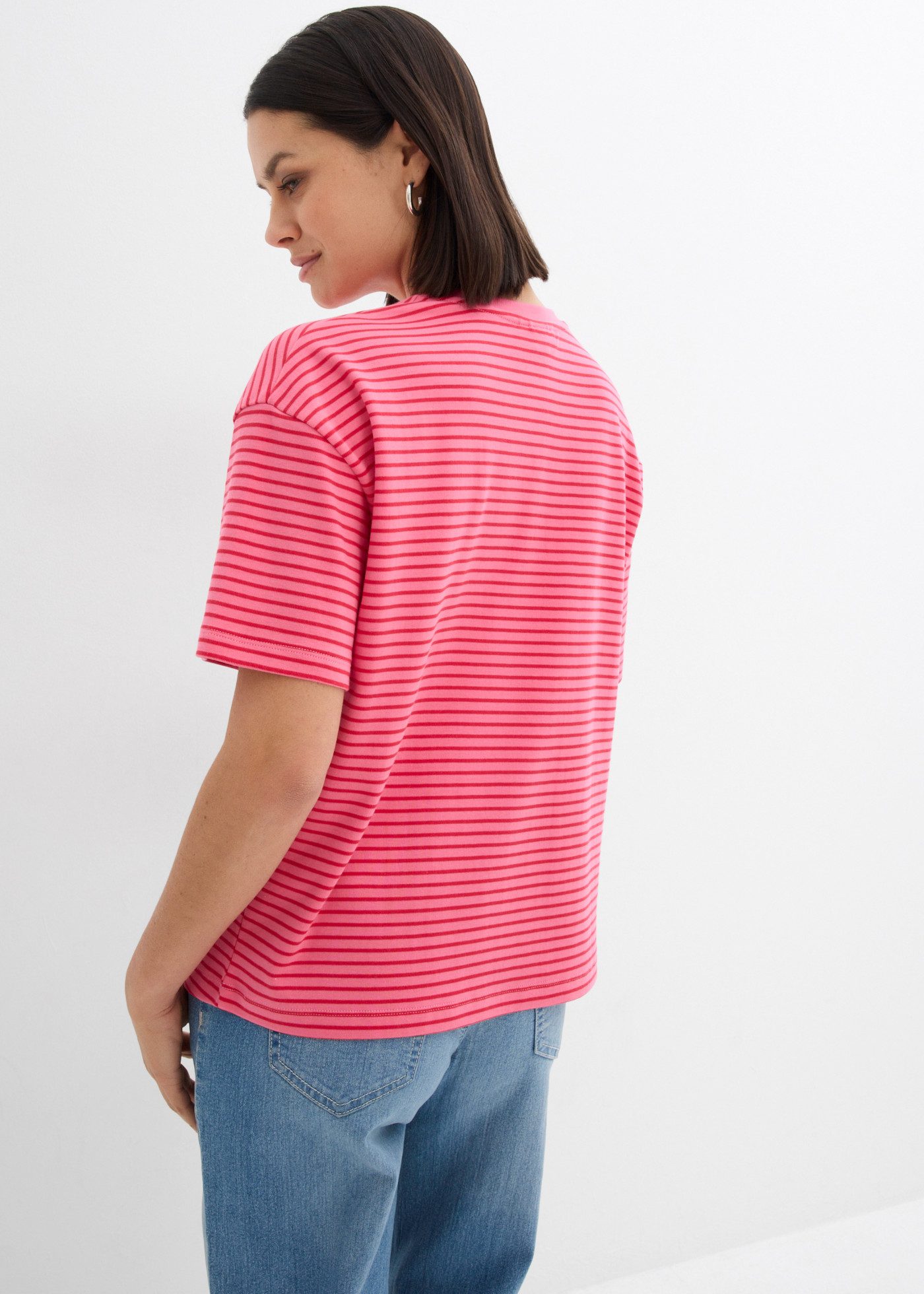 bonprix T-Shirt lockere Passform, Kurzarm-Design, aus Baumwolle, mit Stickerei – Bild 2 von 5