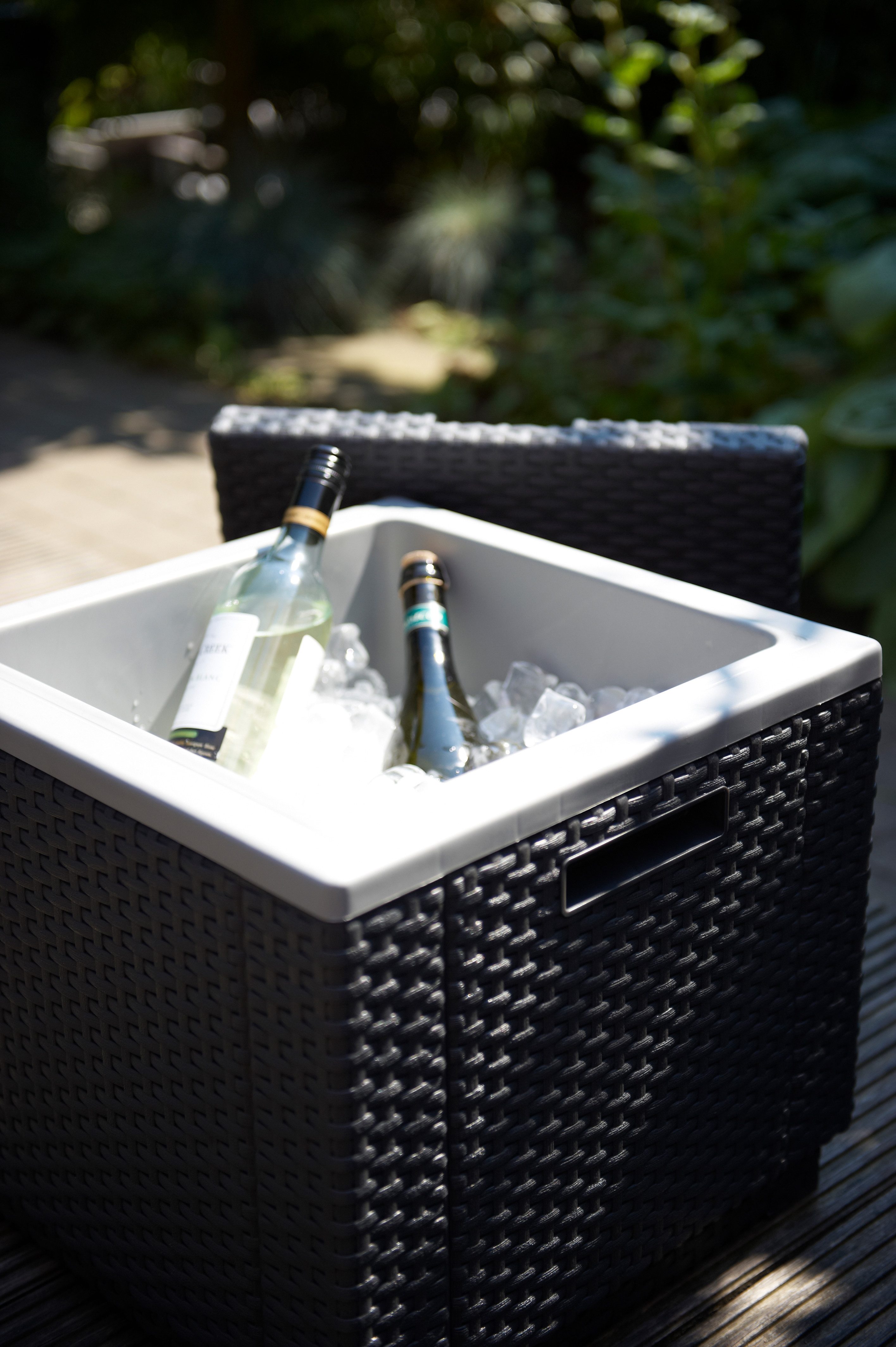 Keter Gartentisch Gartentisch Kühlbox "Ice Cube" 42x42x41 cm (42 Liter) Graphit – Bild 4 von 5