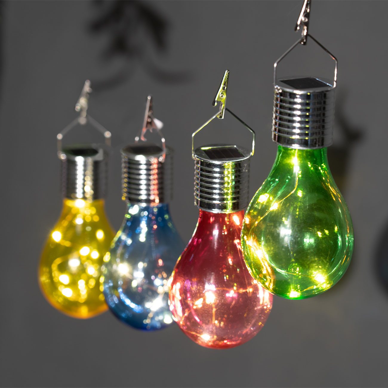 Casativo LED-Lichterkette Solar LED-Lampen Glühbirnen Deko Partyleuchte Gartenlampe je Ø7,5 cm, mit Dämmerungssensor & Klemme zum Aufhängen/kabellos