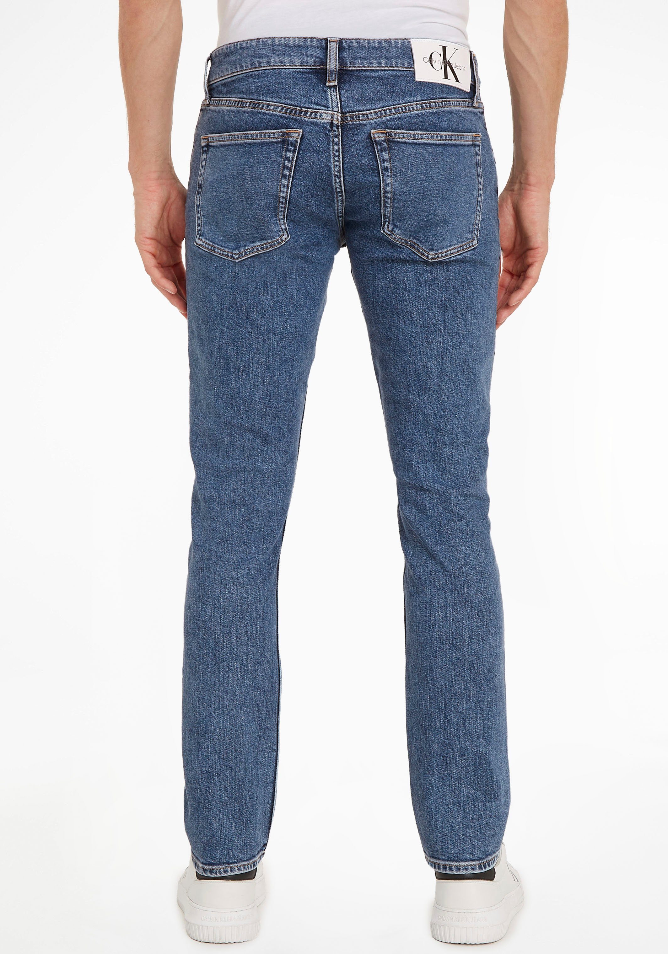 Calvin Klein Jeans SLIM Leder-Badge mit TAPER Tapered-fit-Jeans Denim_Medium