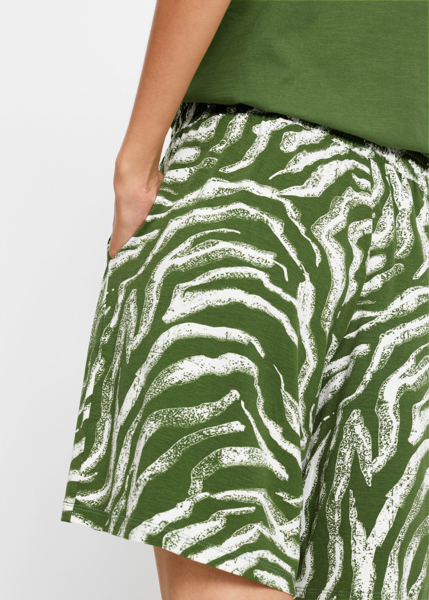 bonprix Shorts mit Bequembund, Loose Fit, aus Viskose