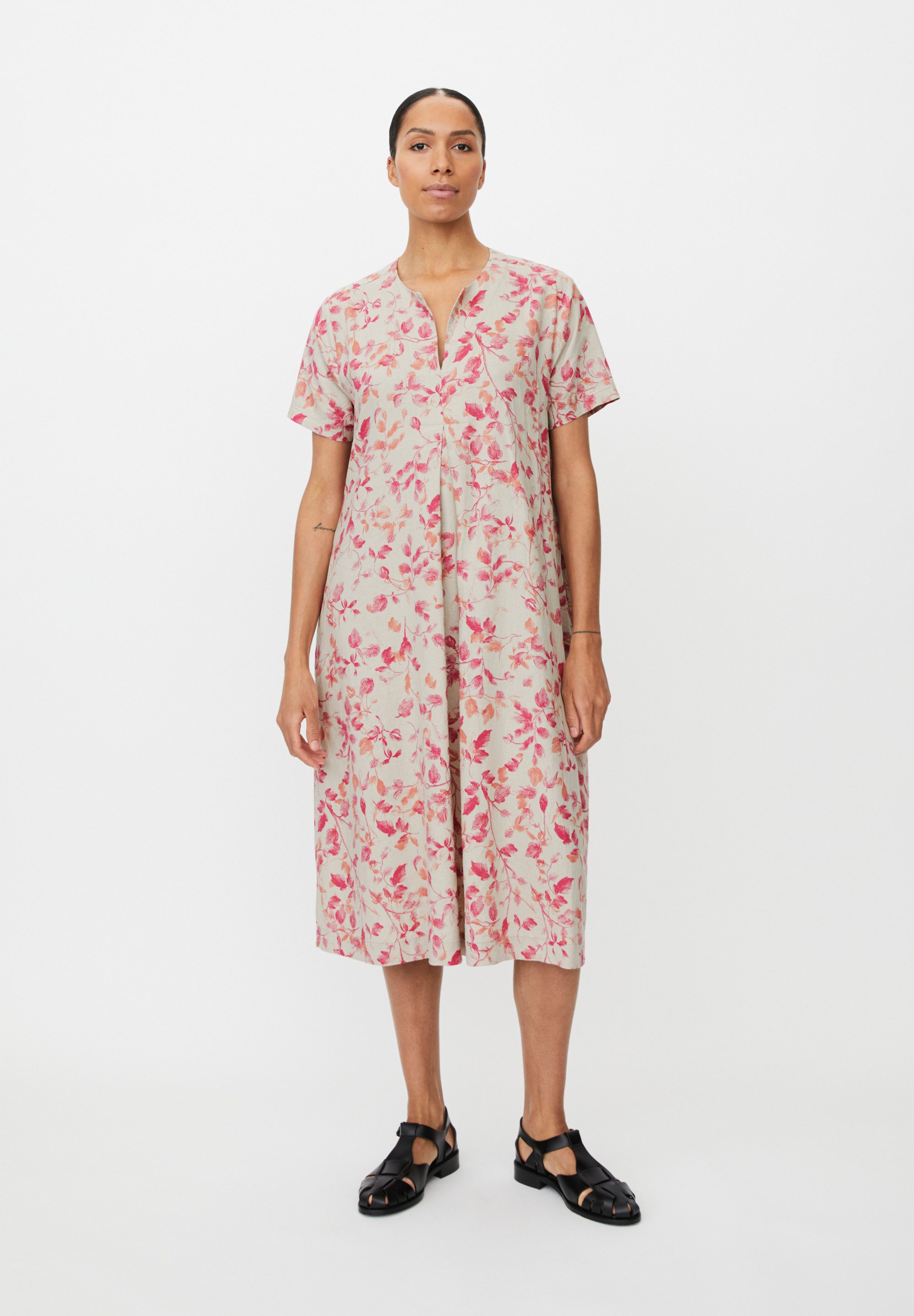 Masai Sommerkleid MaNipani Halsschlitz, orange-rosa Blumenmuster