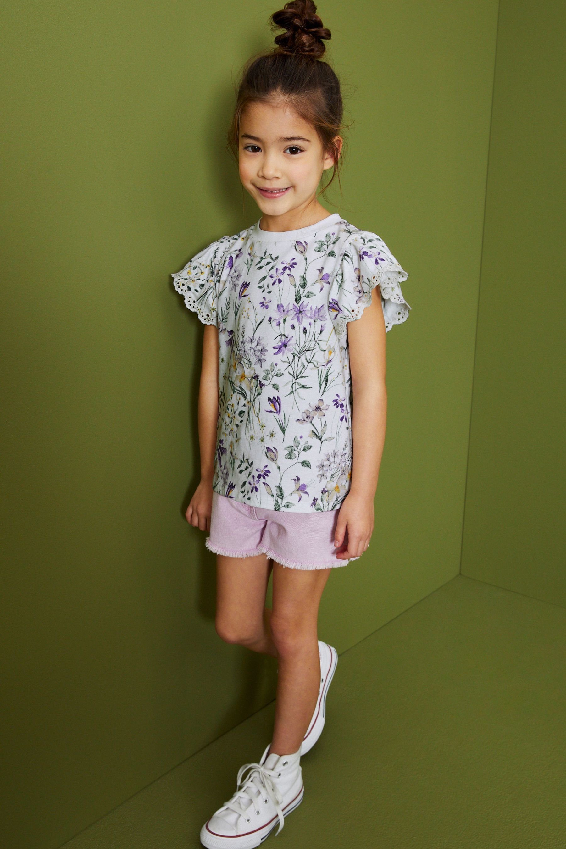 Next T-Shirt T-Shirt Purple/White Floral und Lochstickerei Rüschenärmeln (1-tlg) mit