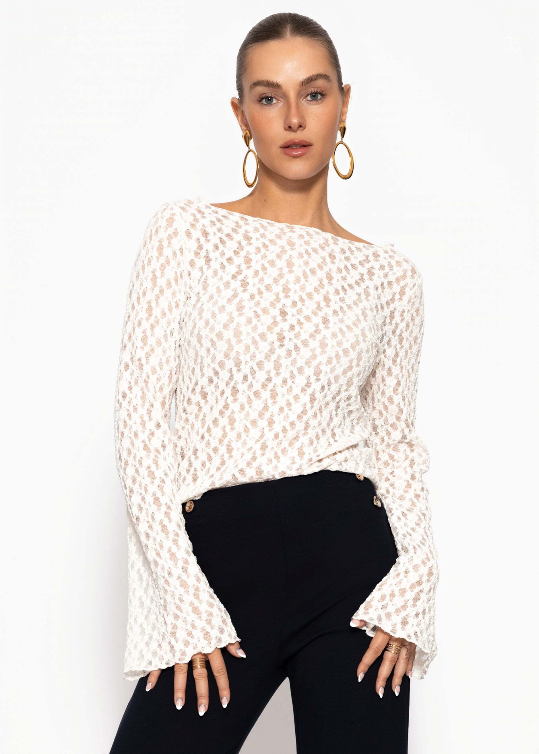 SASSYCLASSY Langarmshirt Spitzenshirt mit weiten Ärmeln für Damen Elegantes Langarmshirt mit floralem Muster in leichter Transparenz