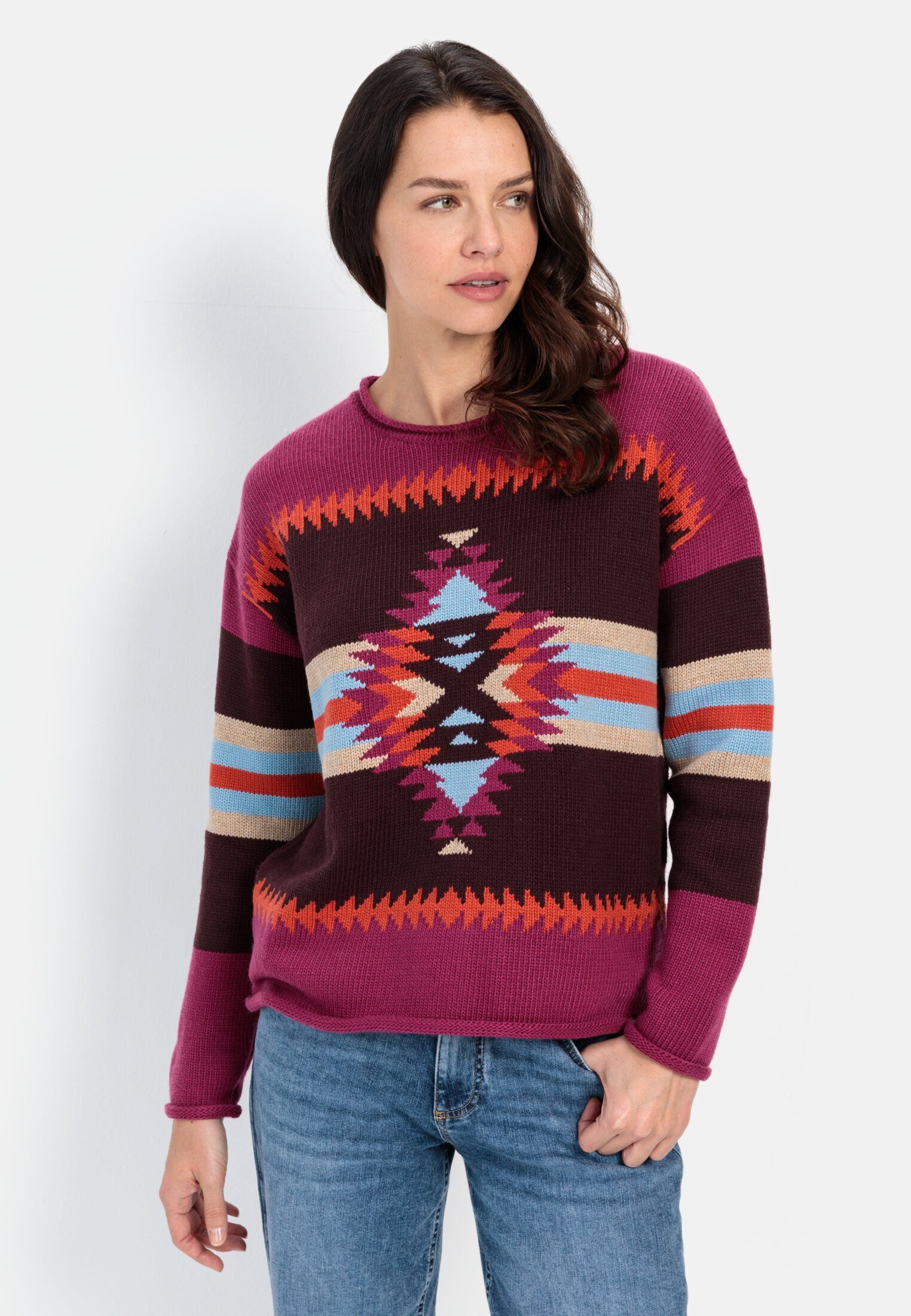 Strickpullover mit eingearbeiteten Mustern