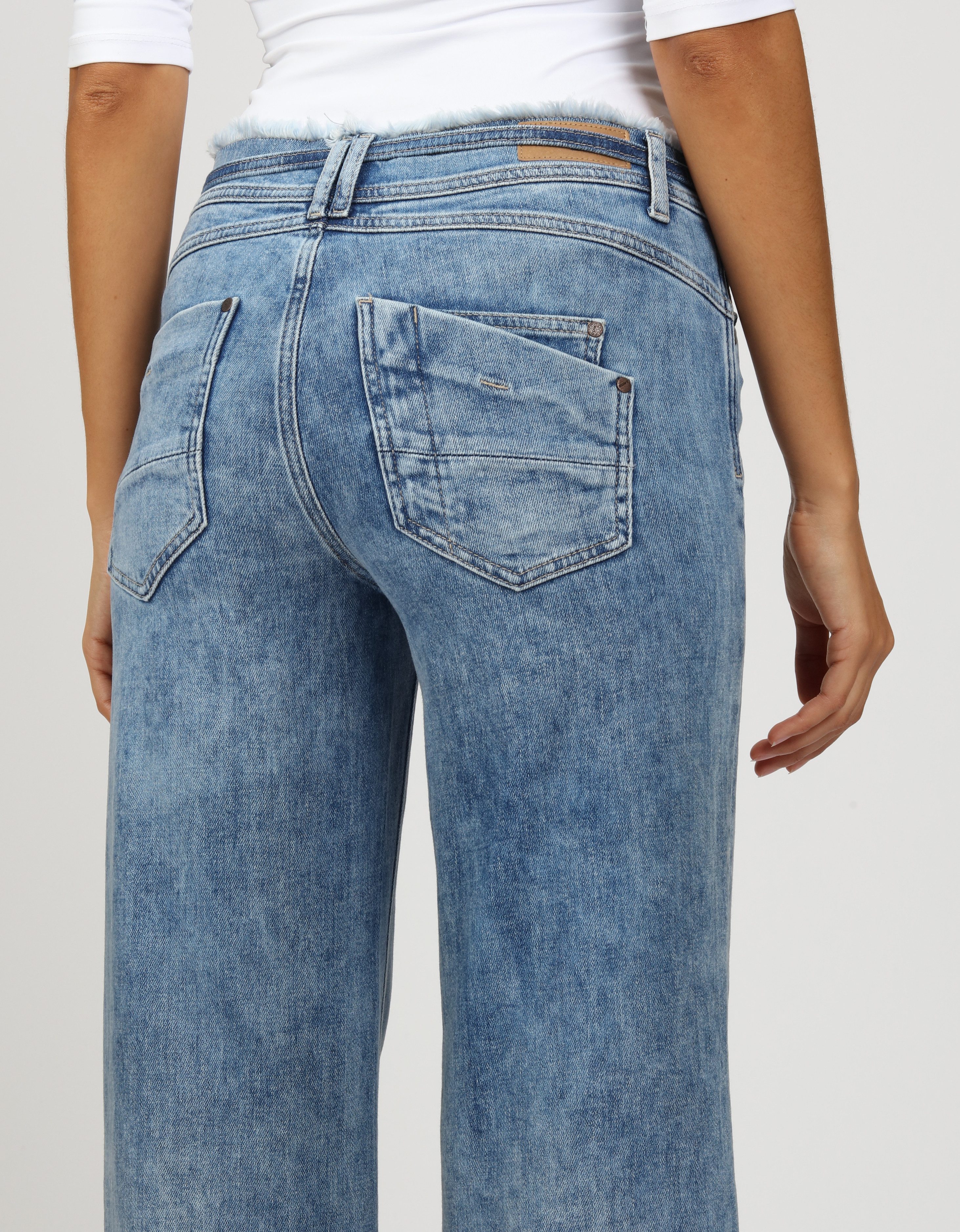 GANG Weite Jeans 94AMELIE WIDE FIT mit Fransen an Saum und Bündchen