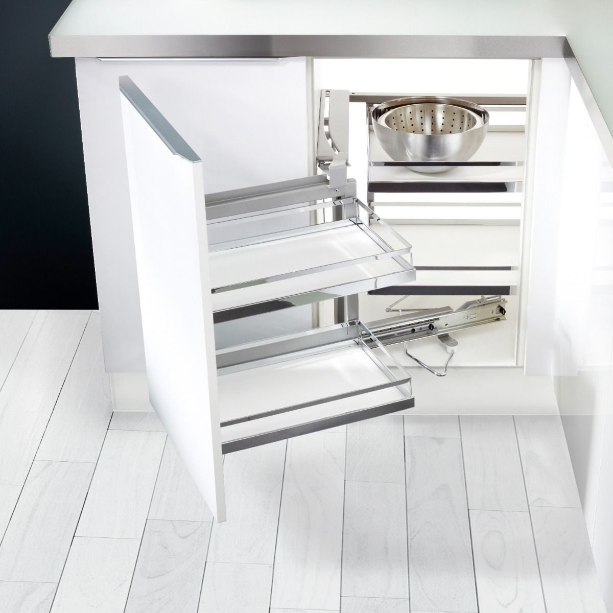 Kesseböhmer Auszugsboden MagicCorner Eckschrankbeschlag links + Korbset