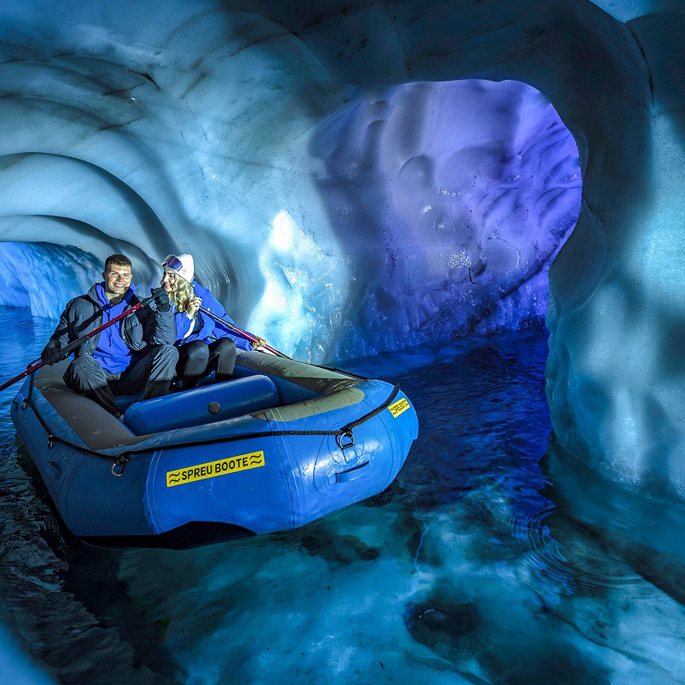 Jochen Schweizer Erlebnisgutschein Hintertuxer Gletscher Tour im Natureispalast für 2, Entdecke die Magie der Eiswelten!